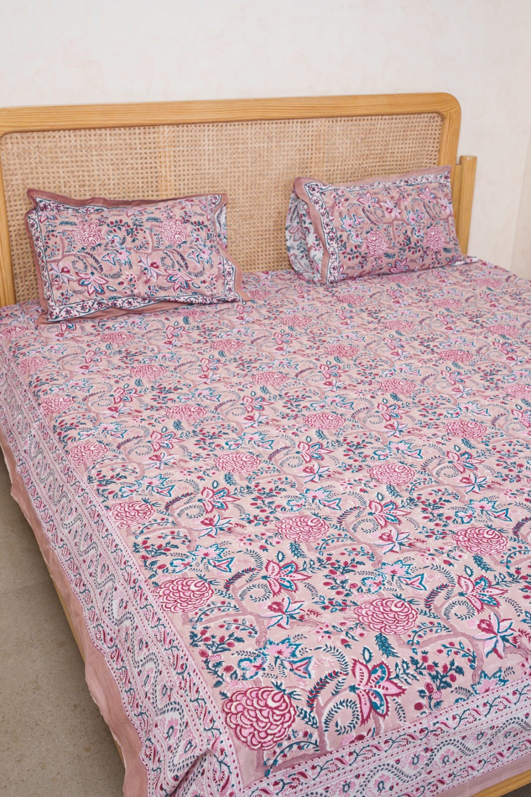 FESTIVE HANDBLOCK PRINTED BEDSHEET WITH 2 REVERSIBLE PILLOW COVERS