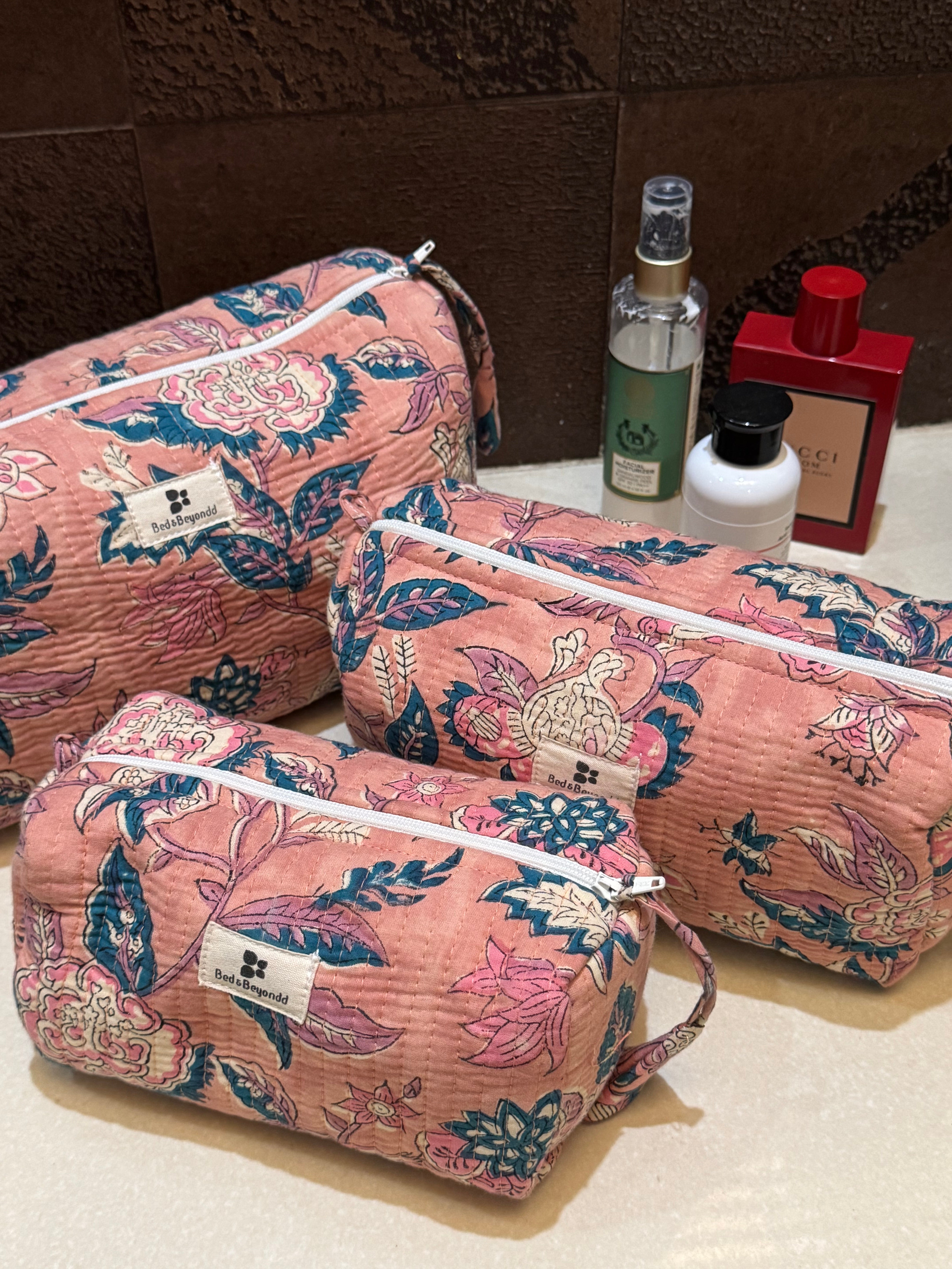 SET OF THREE MULTI PURPOSE TOILETRY BAGS