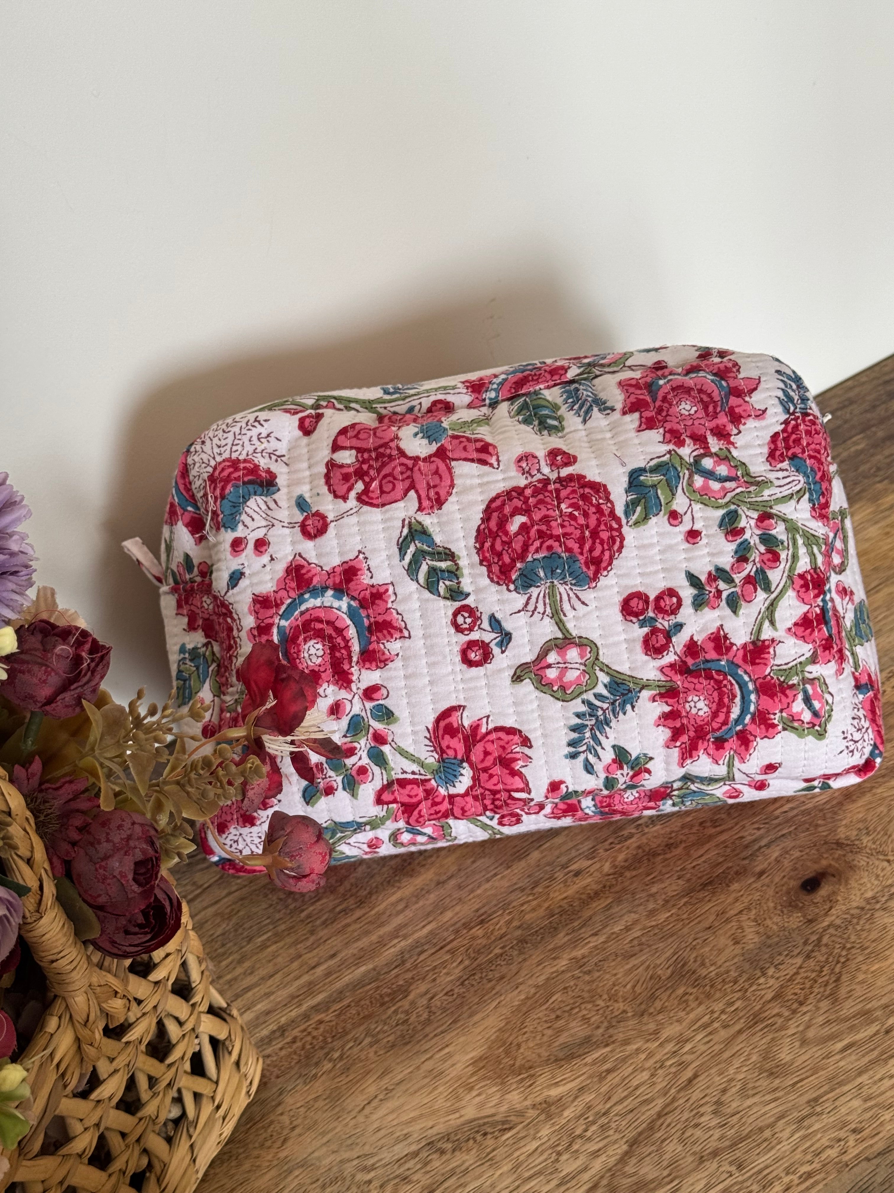 MULTI PURPOSE TOILETRY BAG