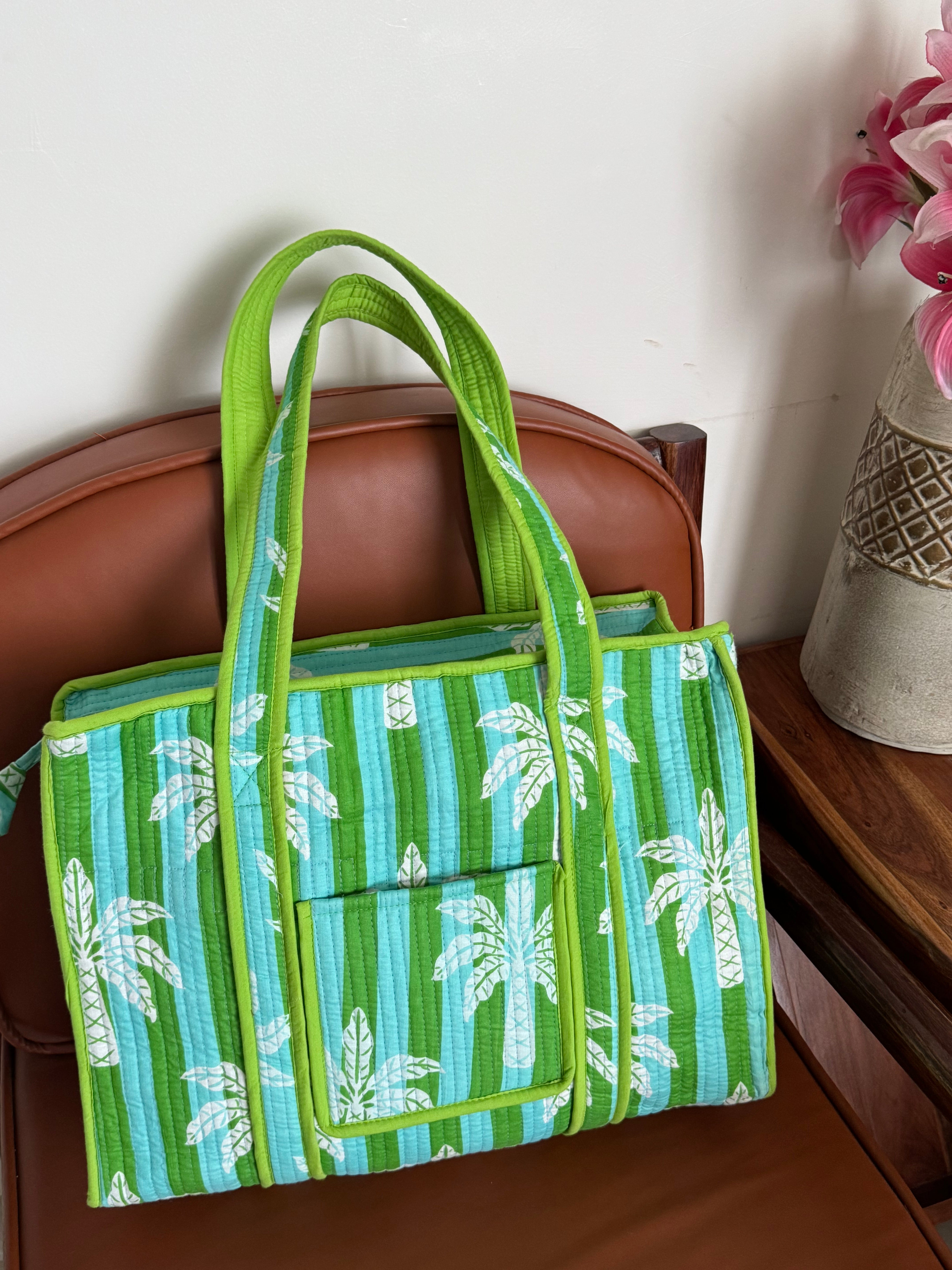 MEDIUM TOTE BAG WITH THREE POCKETS