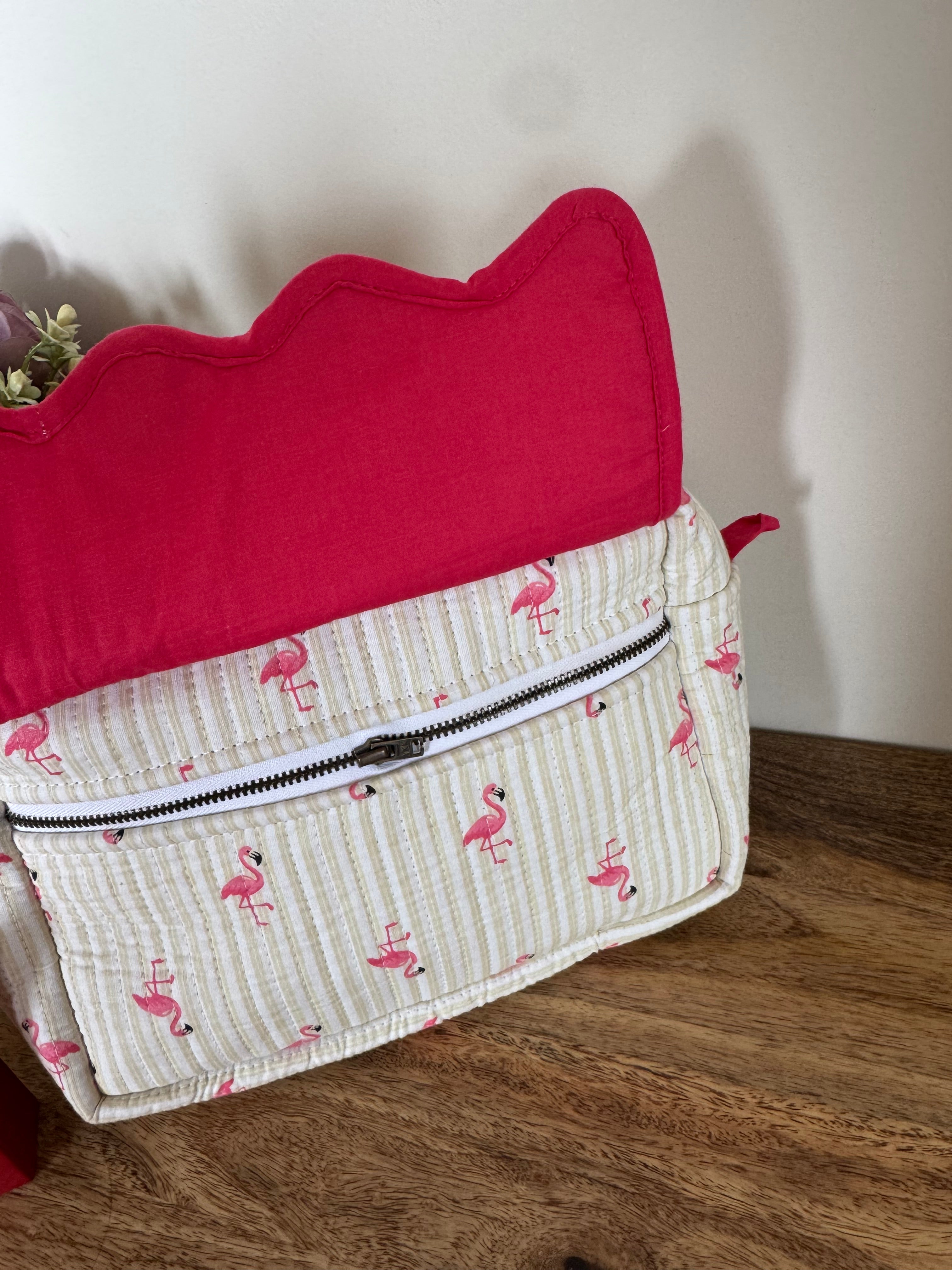 SCALLOP TOILETRY BAG
