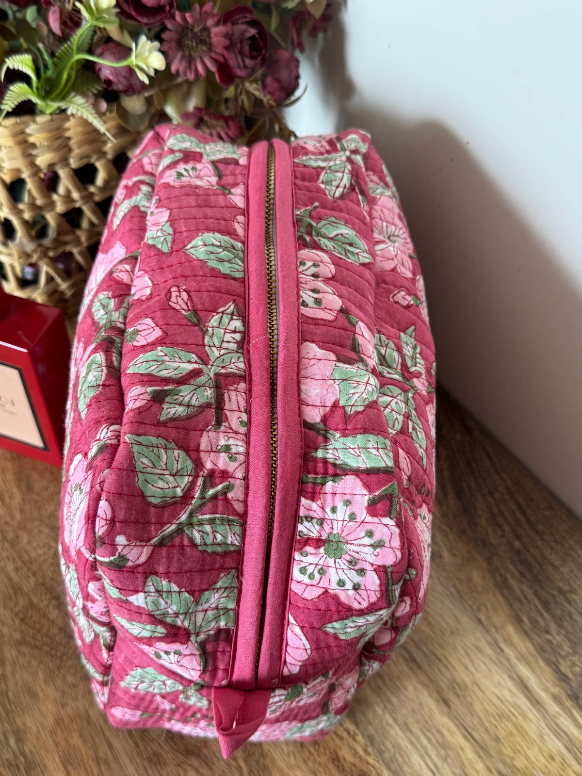TOILETRY BAG WITH METAL ZIP
