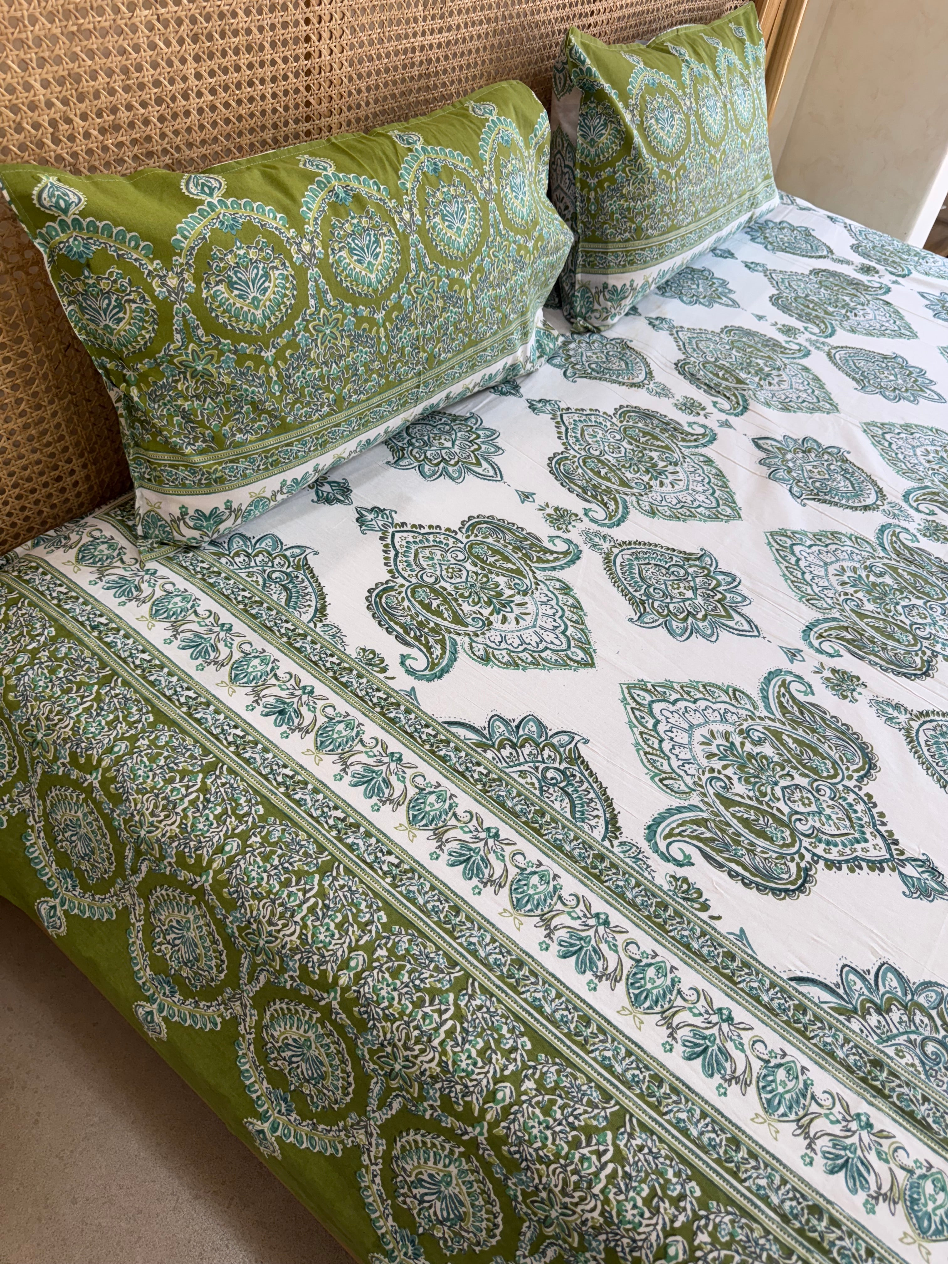 SHALIMAR BEDSHEET WITH TWO REVERSIBLE PILLOW COVERS