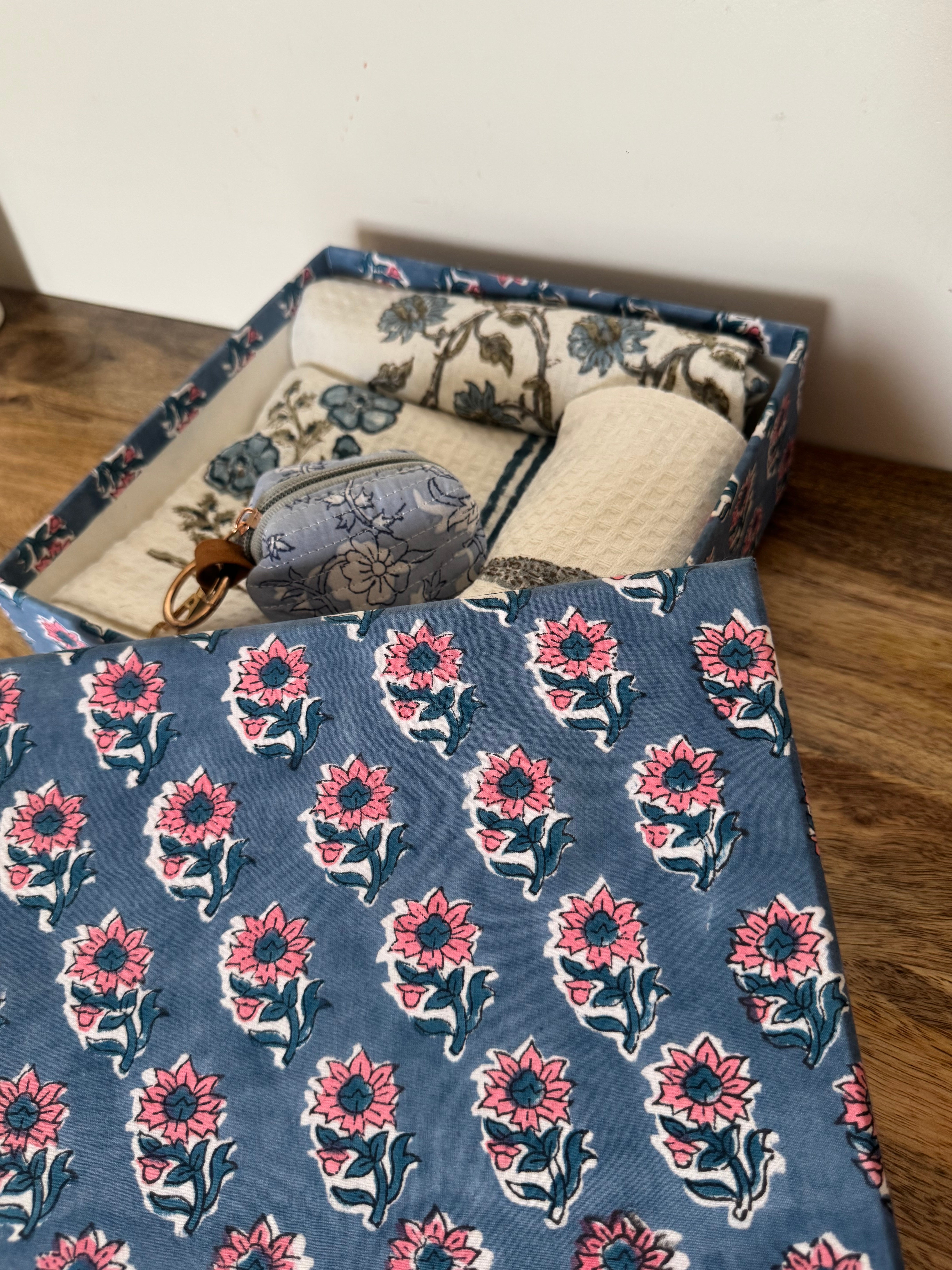 HANDBLOCK PRINTED GIFT BOX - BATH LINEN