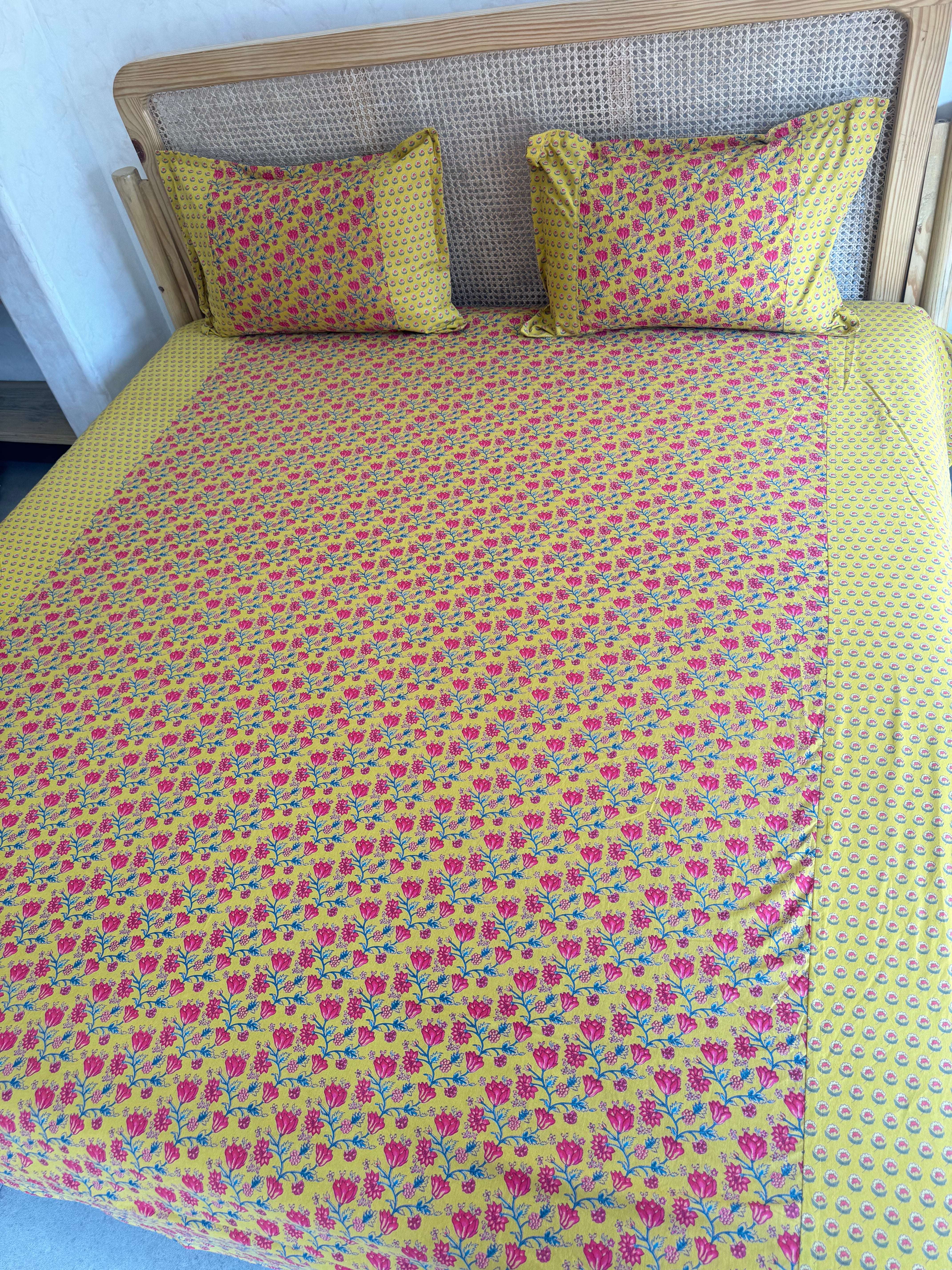KANAK BEDSHEET WITH TWO PILLOW CASES