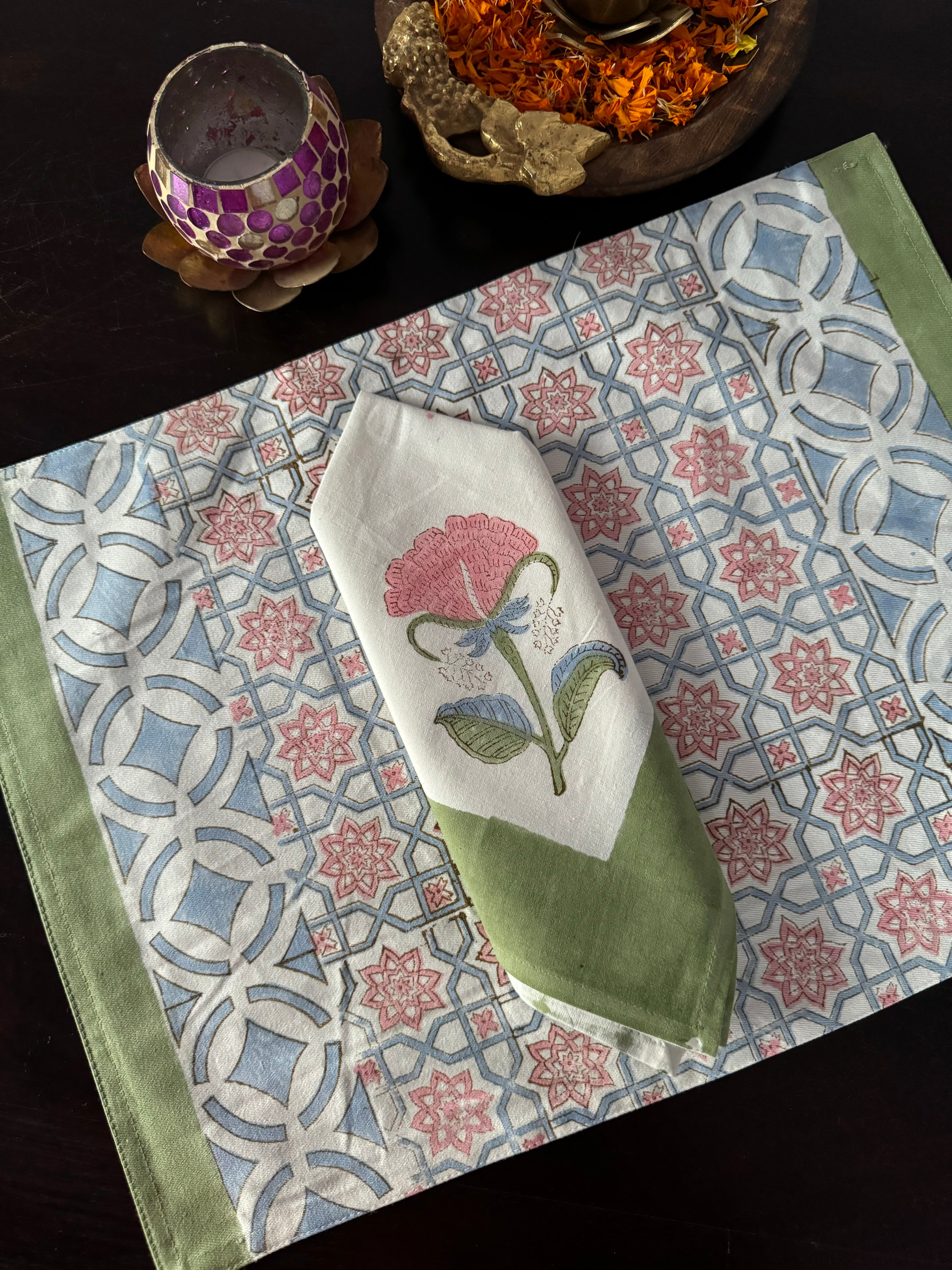 A PAIR HANDBLOCK PRINTED TABLE MAT AND NAPKIN SET