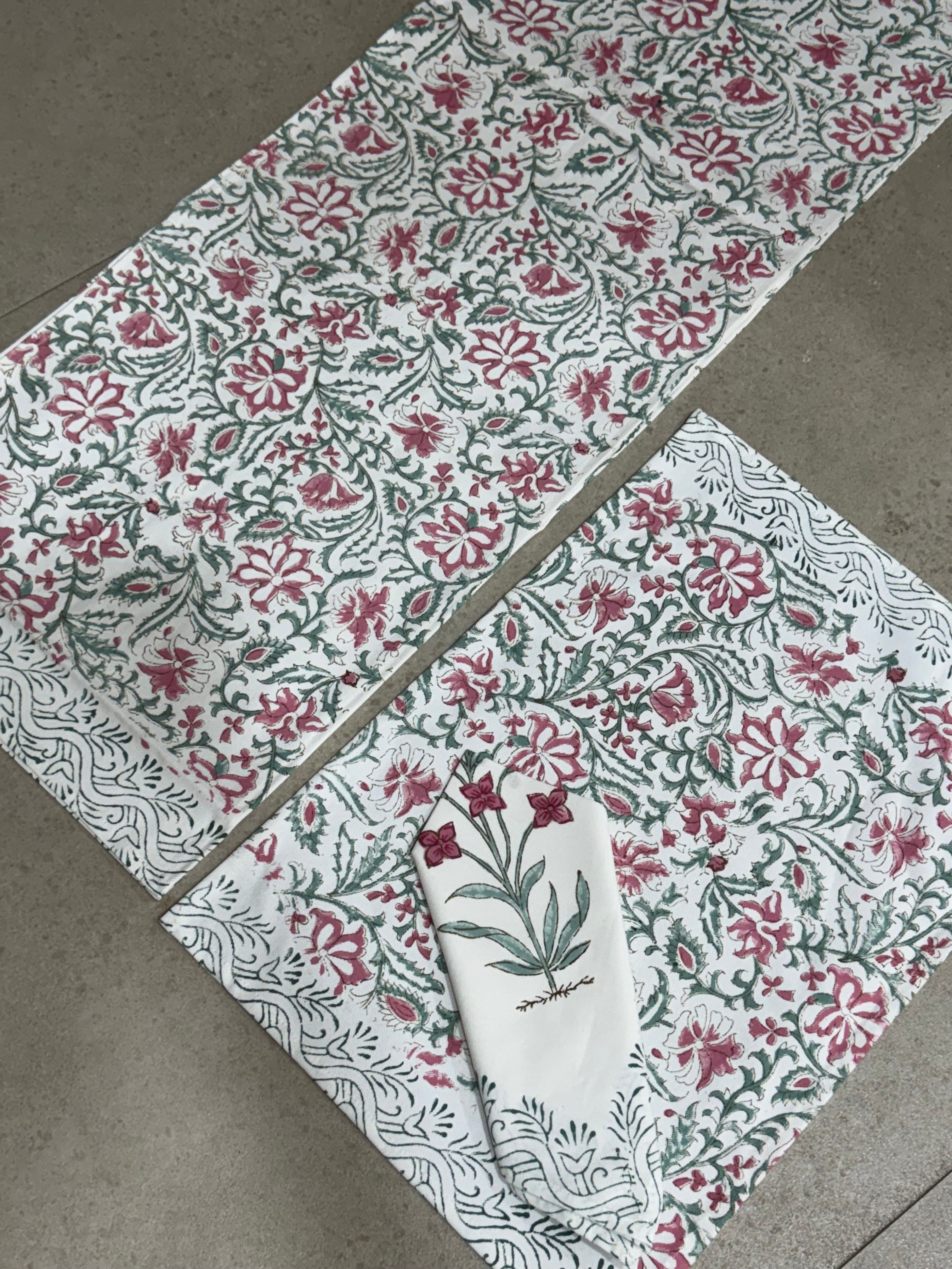 SIX SEATER TABLE RUNNER , SIX MATS AND SIX NAPKIN SET