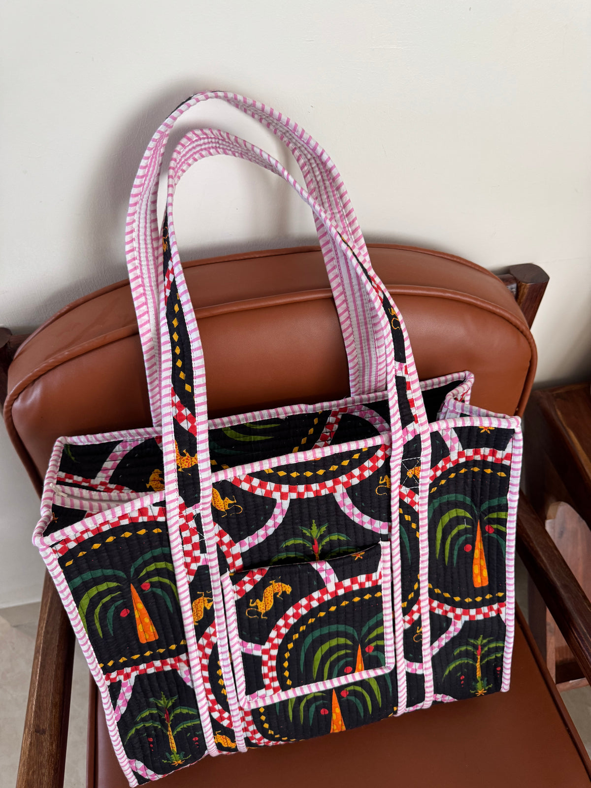 MEDIUM TOTE BAG WITH THREE POCKETS