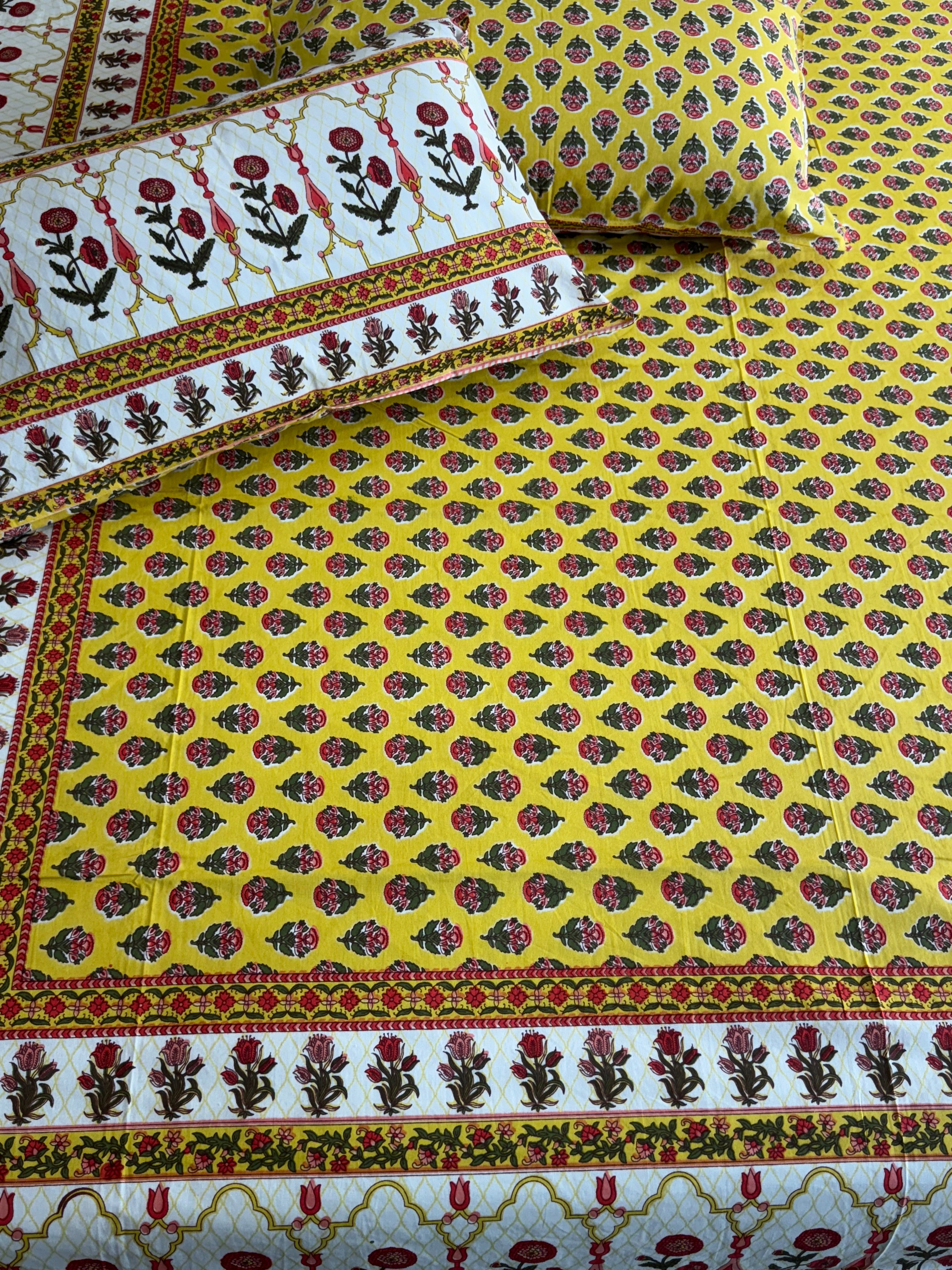 RANGREZ BEDSHEET WITH TWO REVERSIBLE PILLOW COVERS