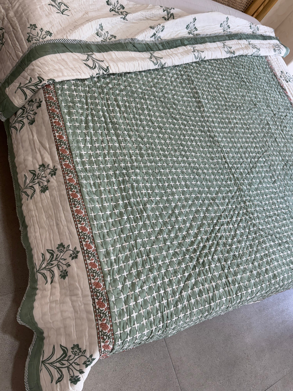 HAND BLOCK PRINTED REVERSIBLE QUILT (DOUBLE BED)