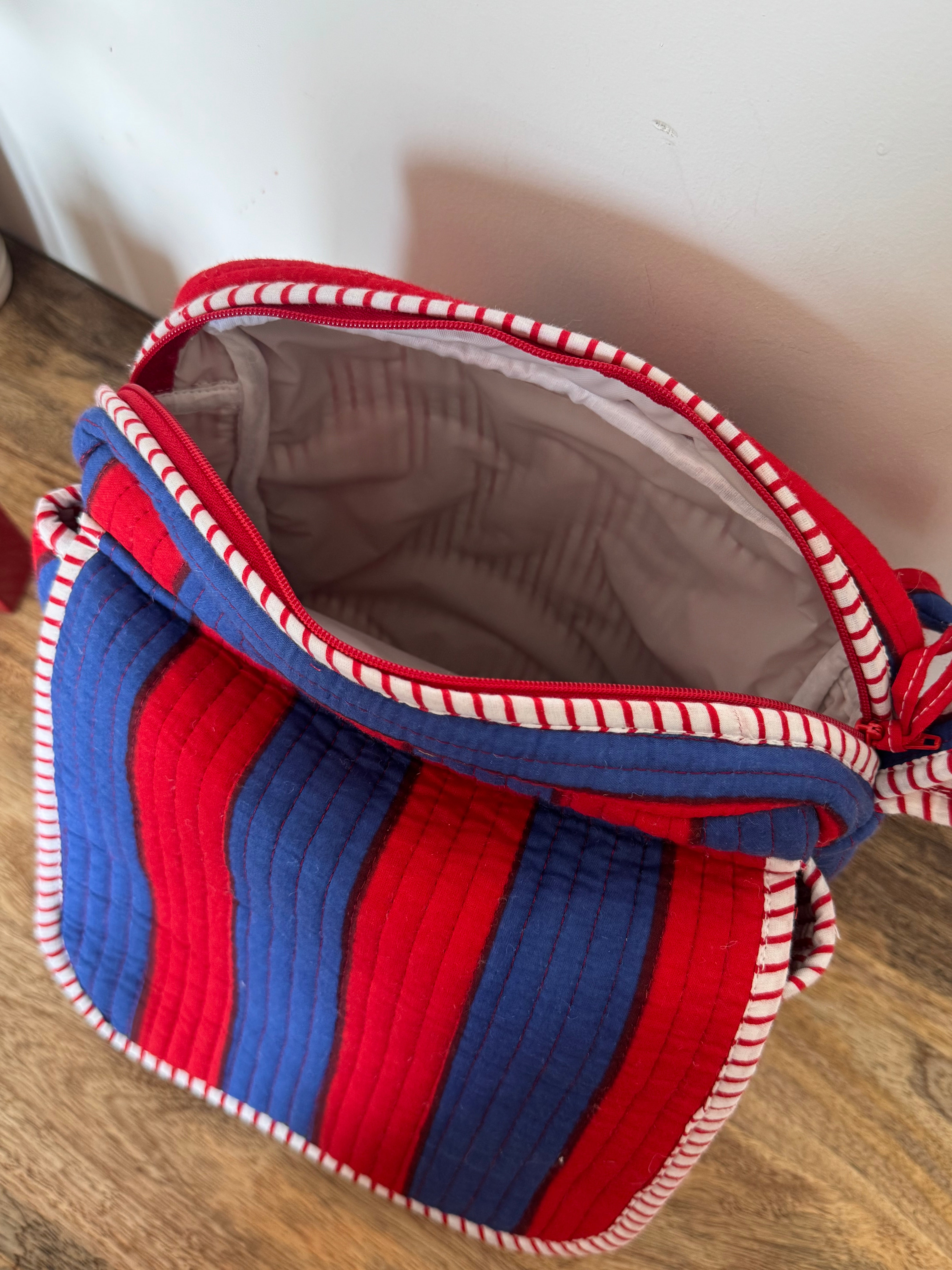 MAKEUP-ON-THE-GO/ DIAPER CHANGING BAG