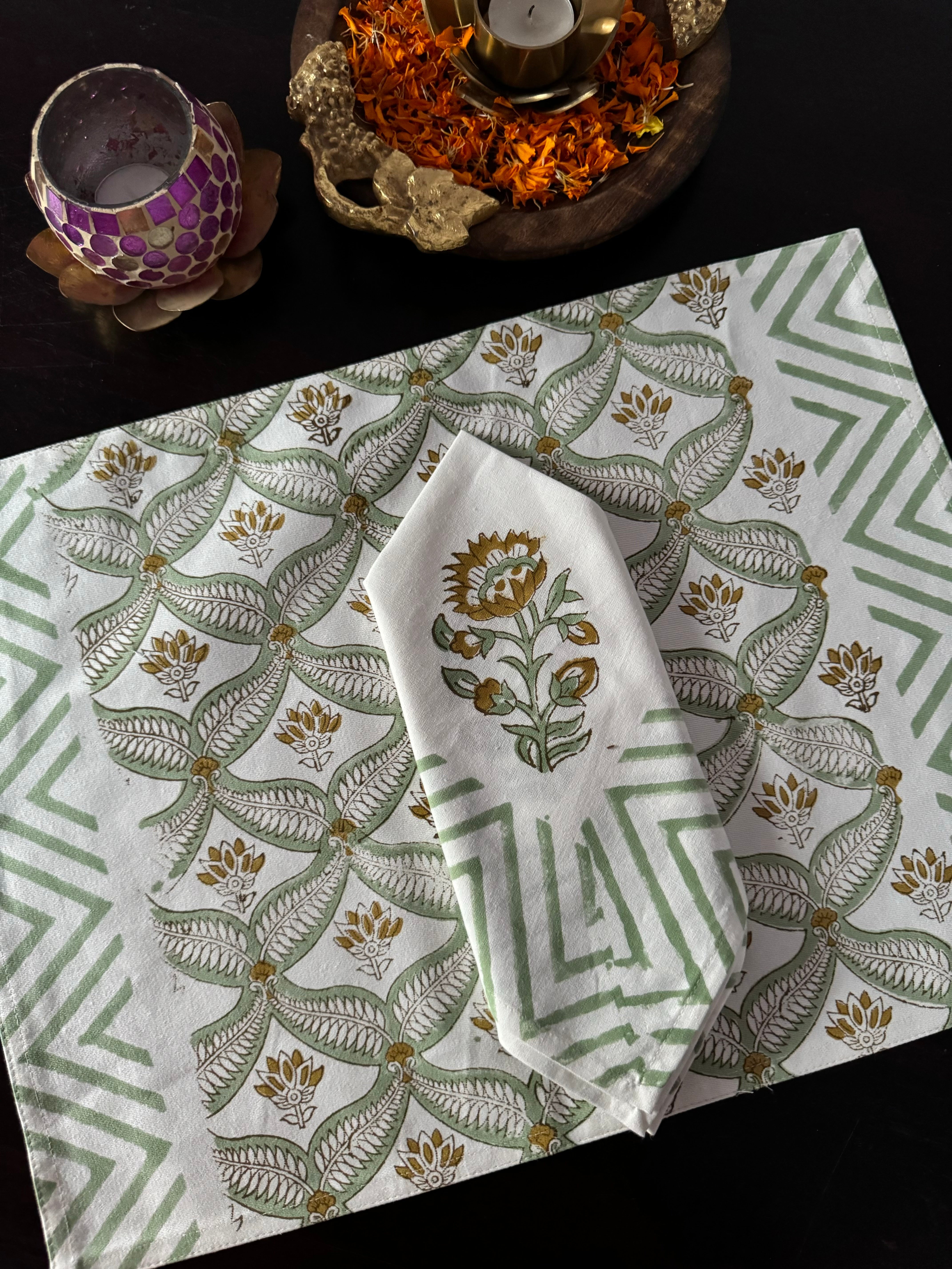 A PAIR HANDBLOCK PRINTED TABLE MAT AND NAPKIN SET