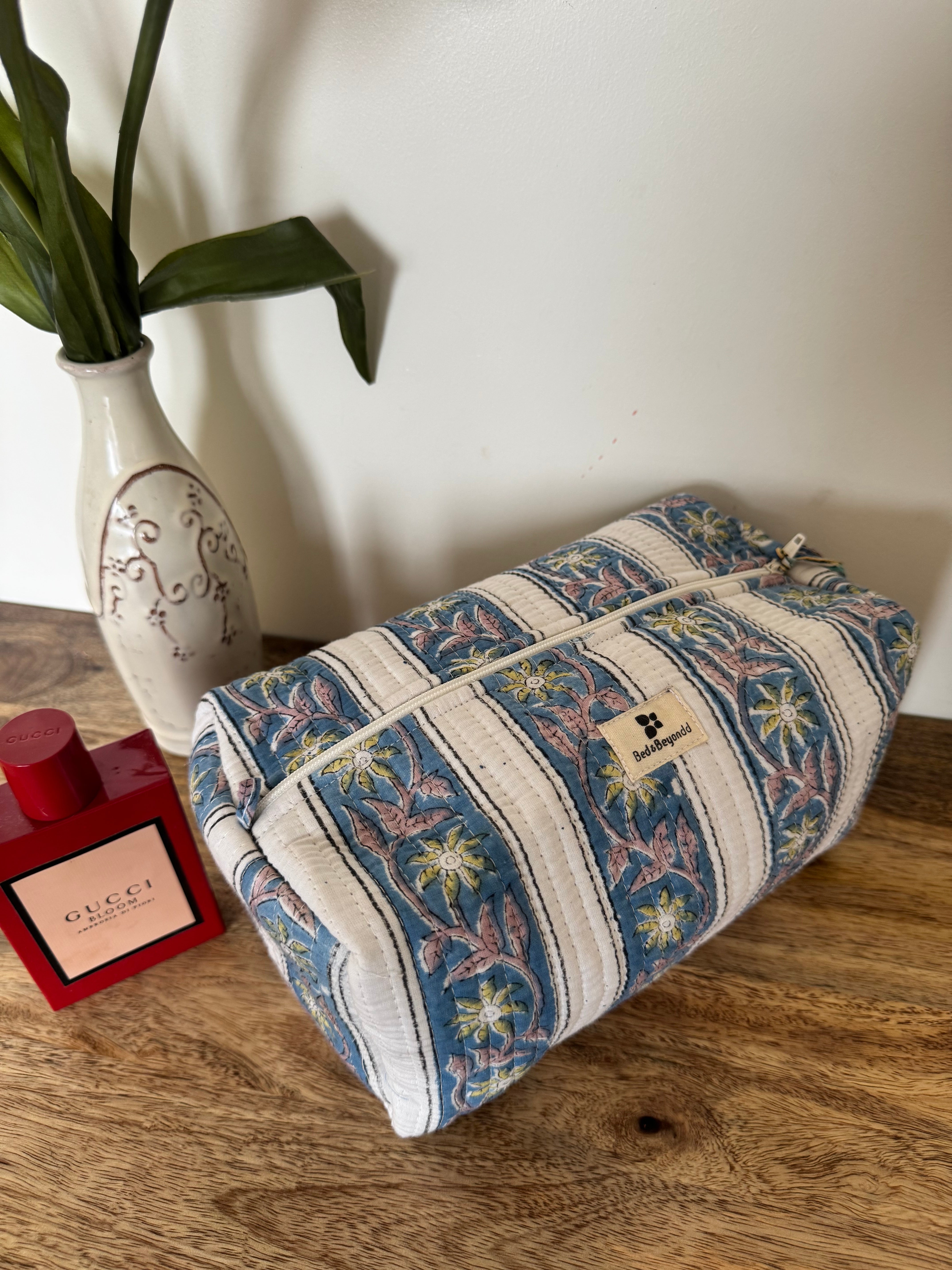 MULTI PURPOSE TOILETRY BAG