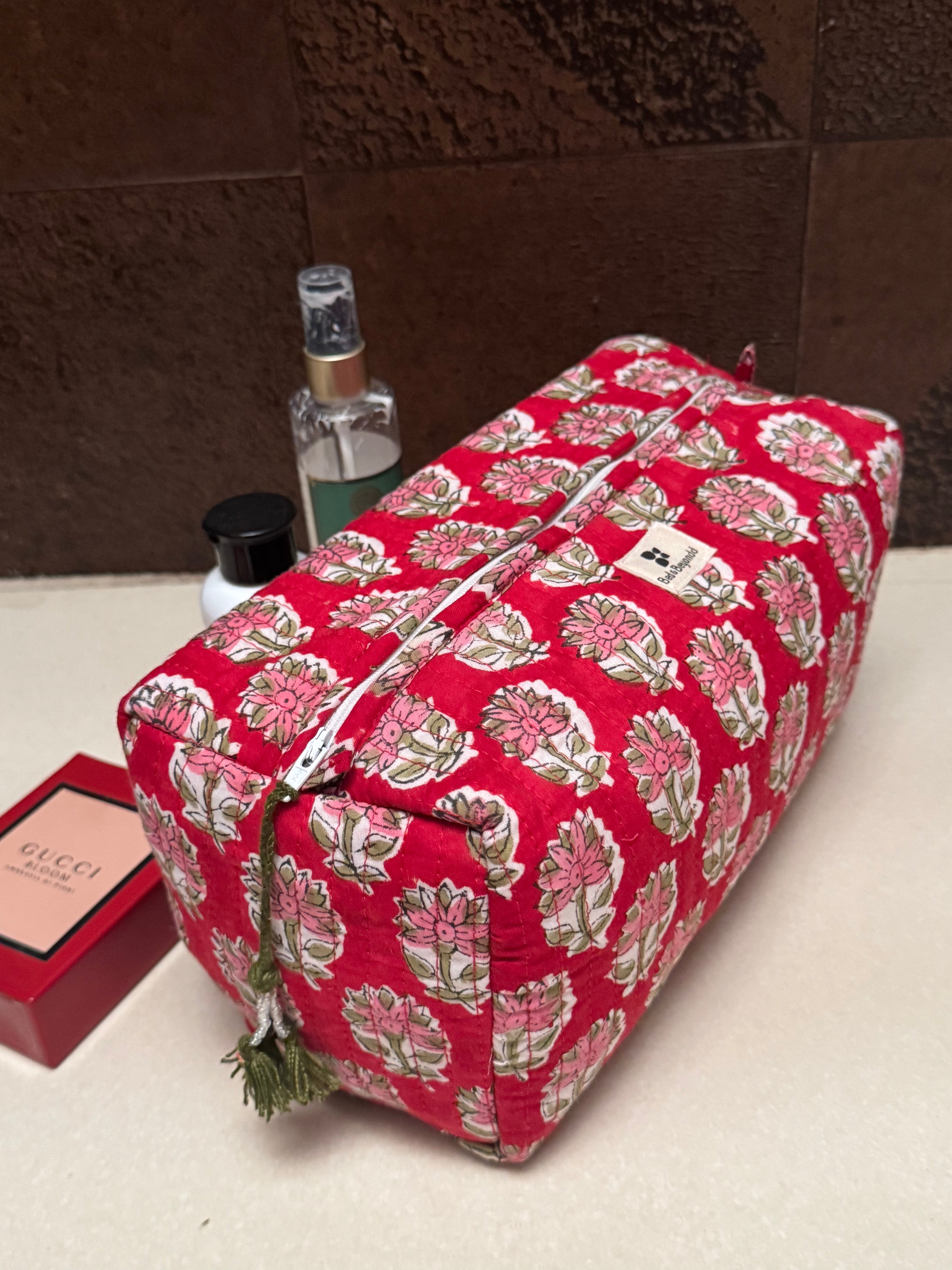 MULTI PURPOSE TOILETRY BAG