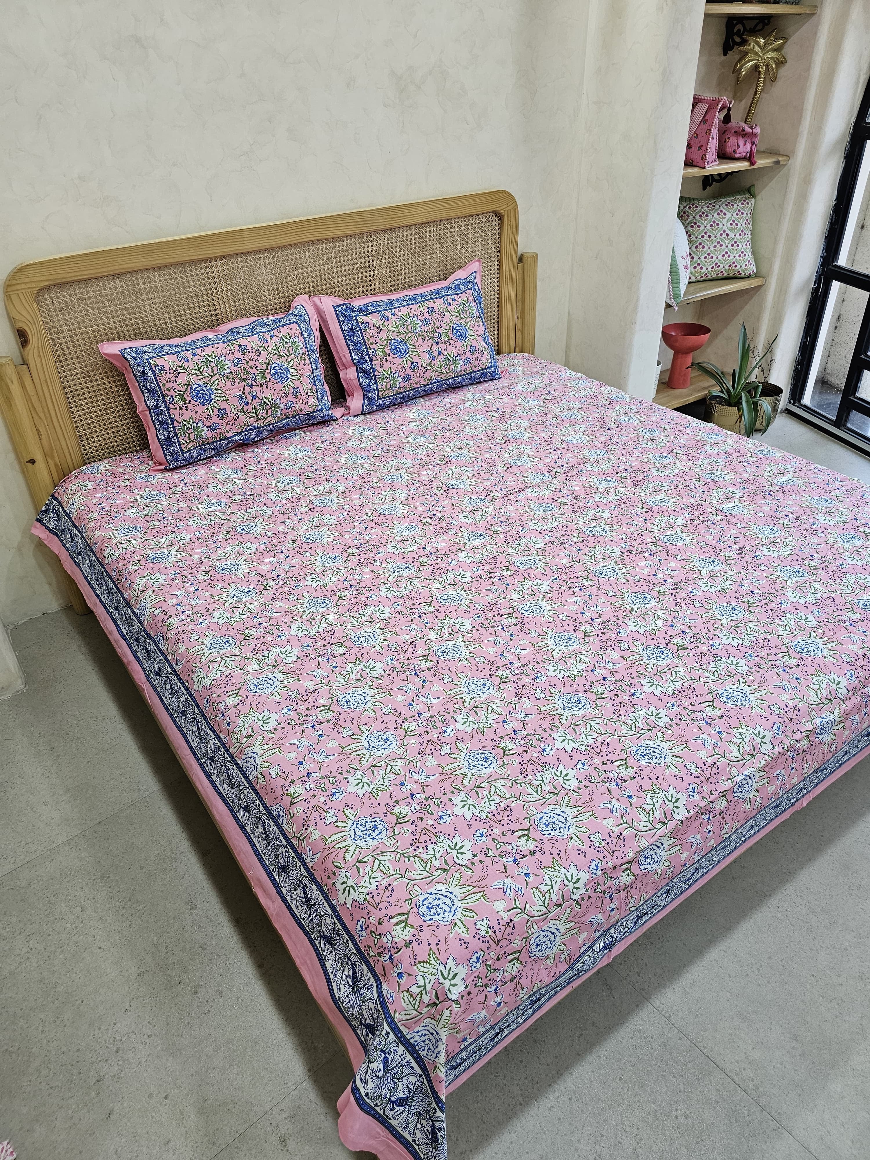 RANGREZ BEDSHEET WITH TWO REVERSIBLE PILLOW COVERS