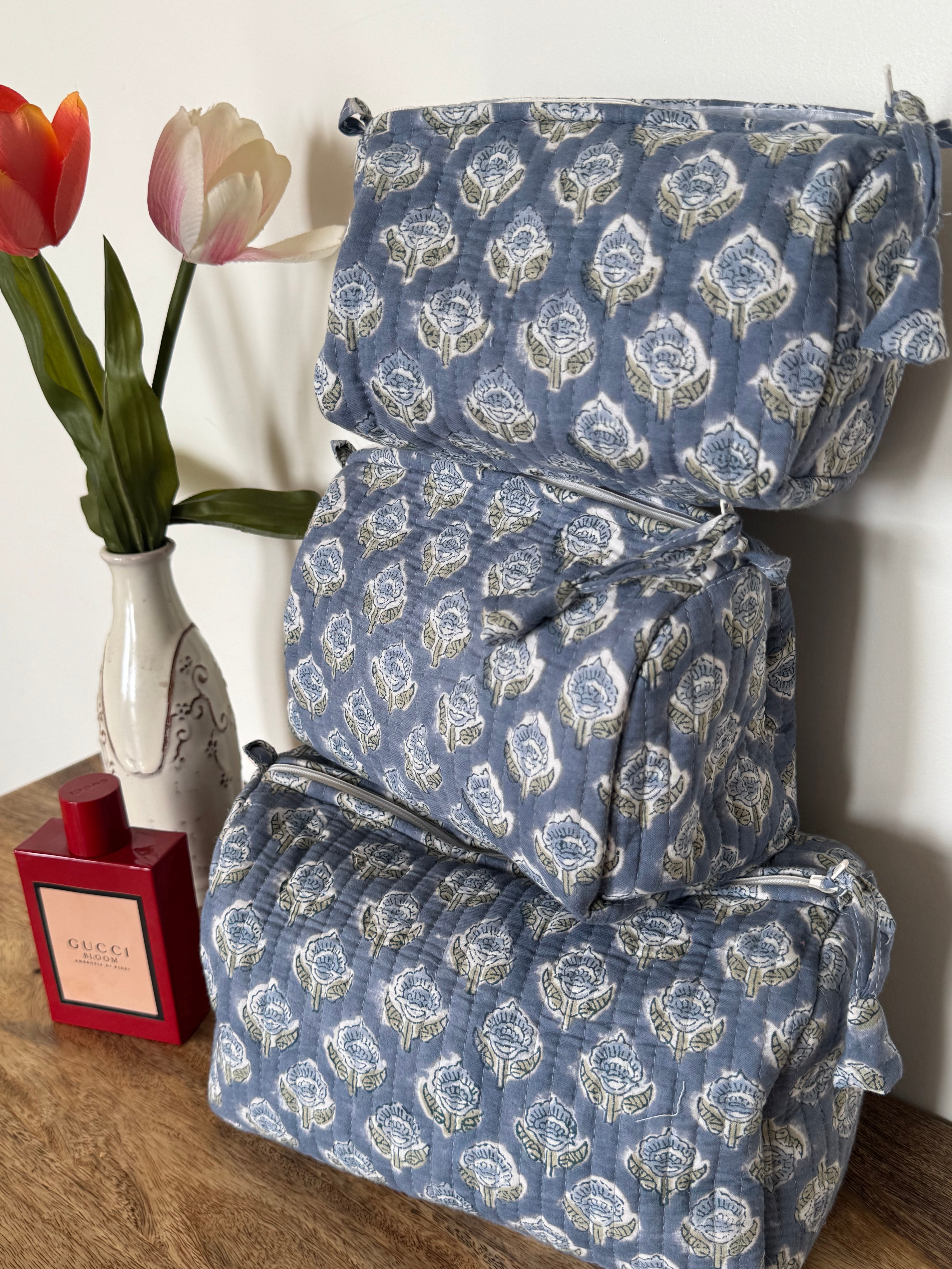 SET OF THREE MULTI PURPOSE TOILETRY BAGS