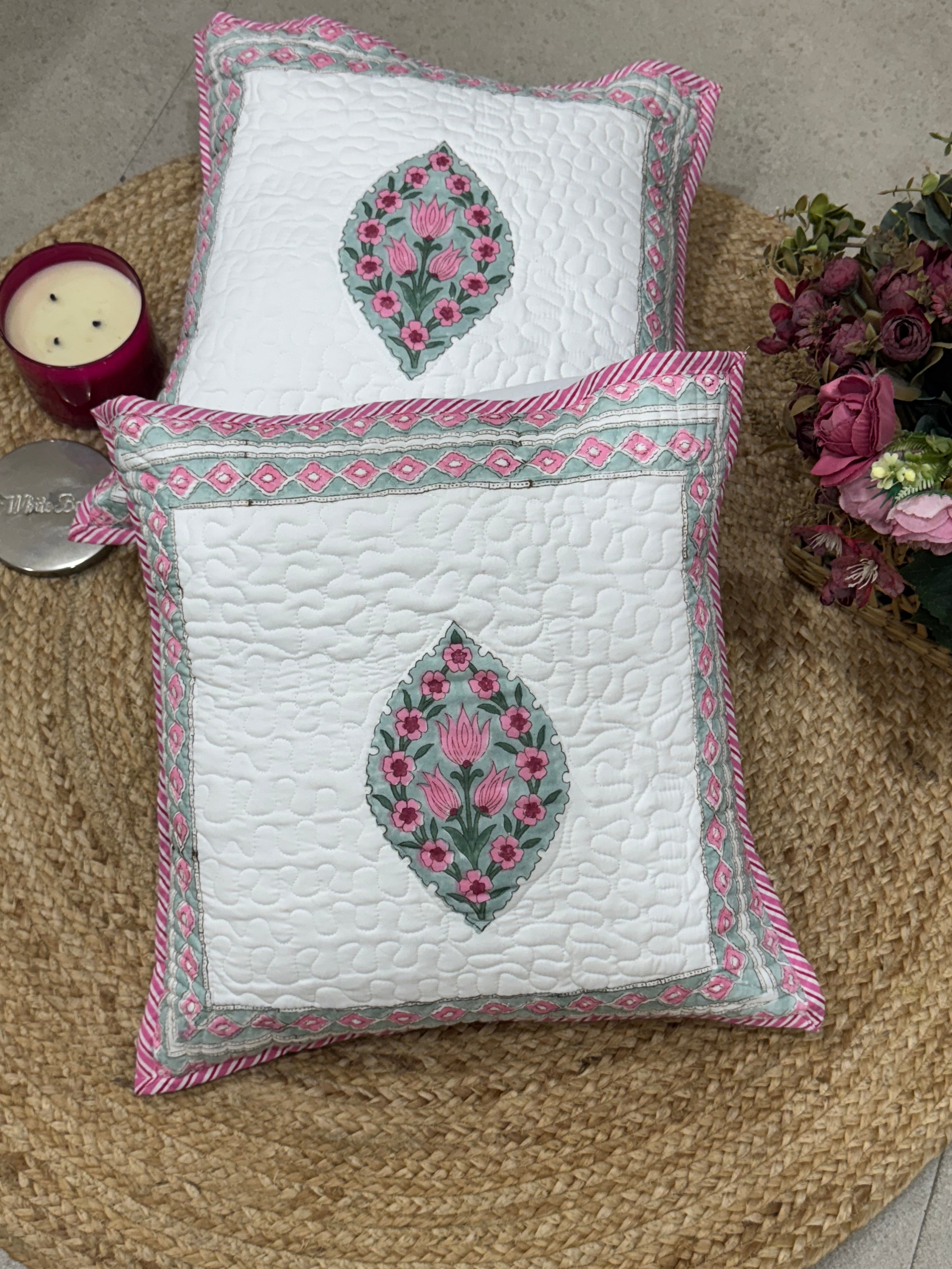 A PAIR OF QUILTED HANDBLOCK PRINTED 16*16 INCHES CUSHION