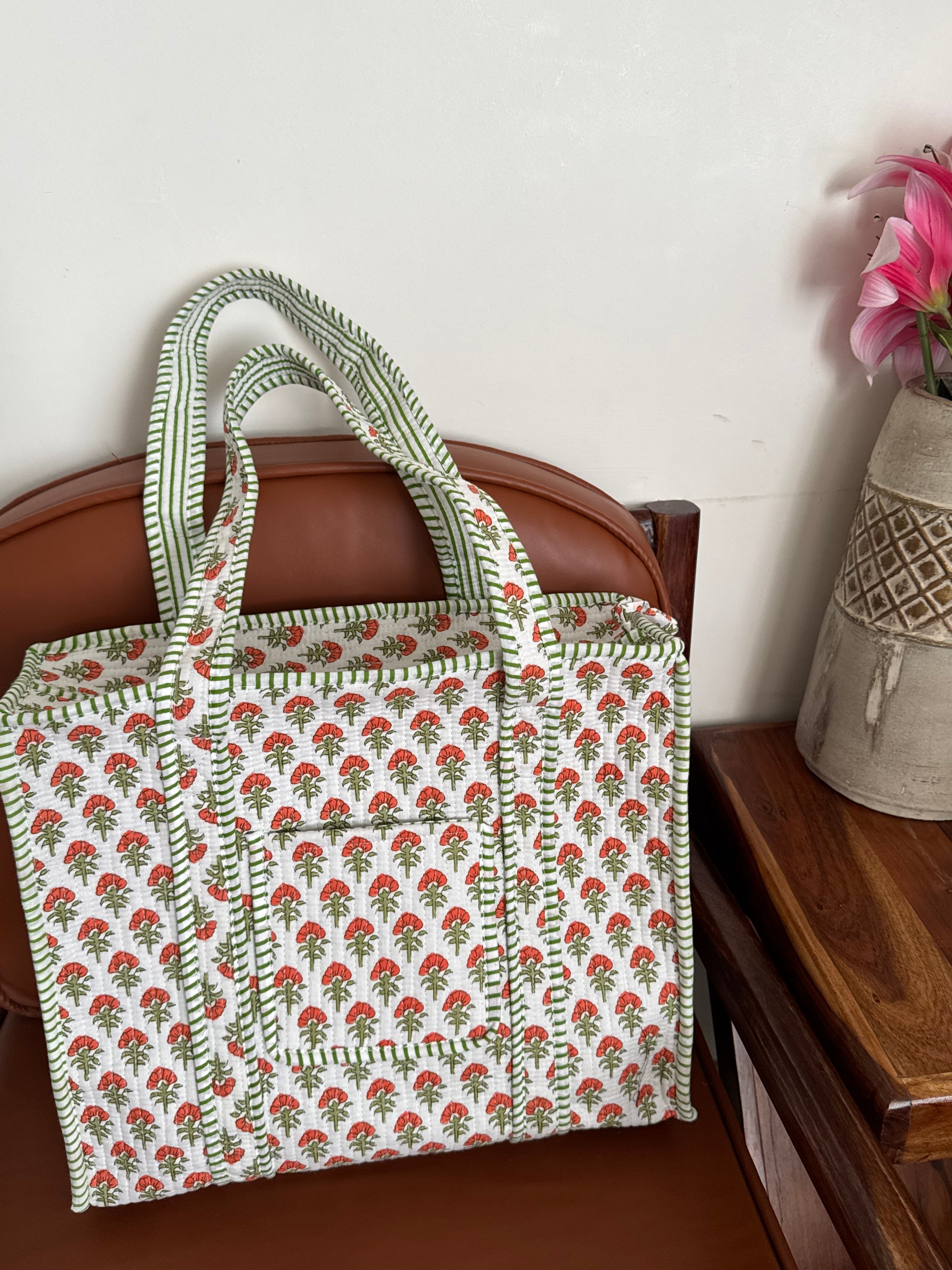 MEDIUM TOTE BAG WITH THREE POCKETS