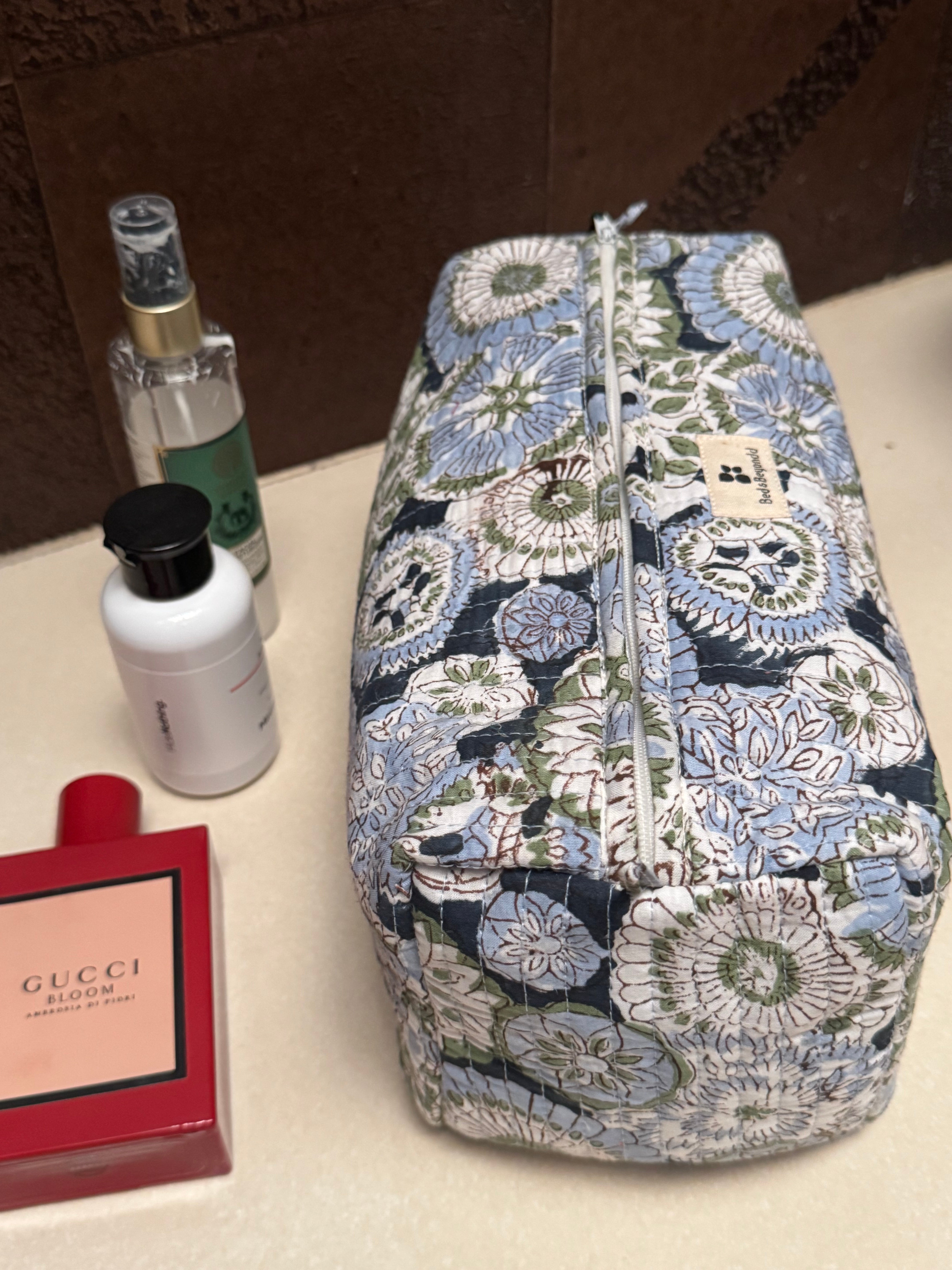 MULTI PURPOSE TOILETRY BAG