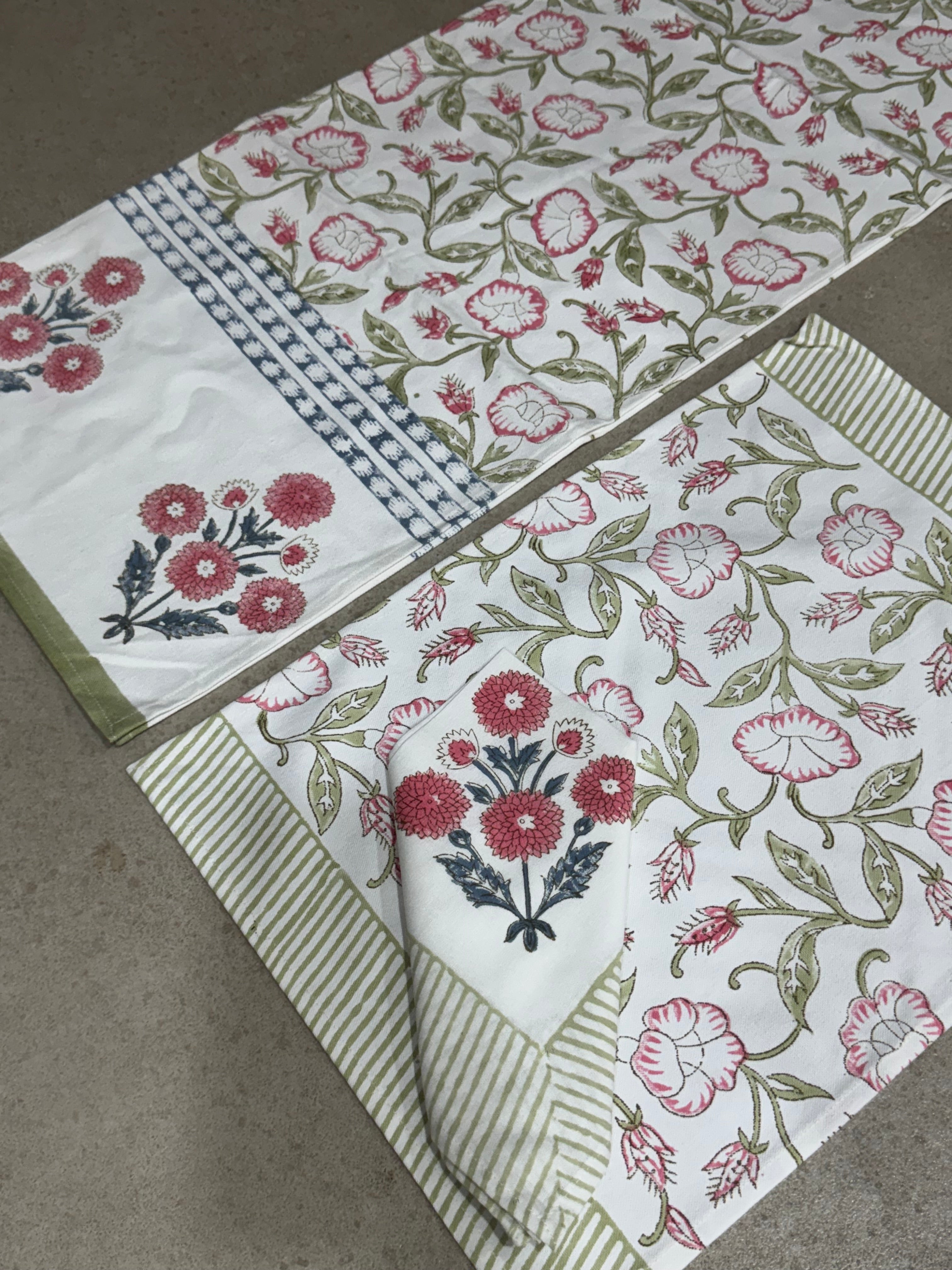 SIX SEATER TABLE RUNNER , SIX MATS AND SIX NAPKIN SET