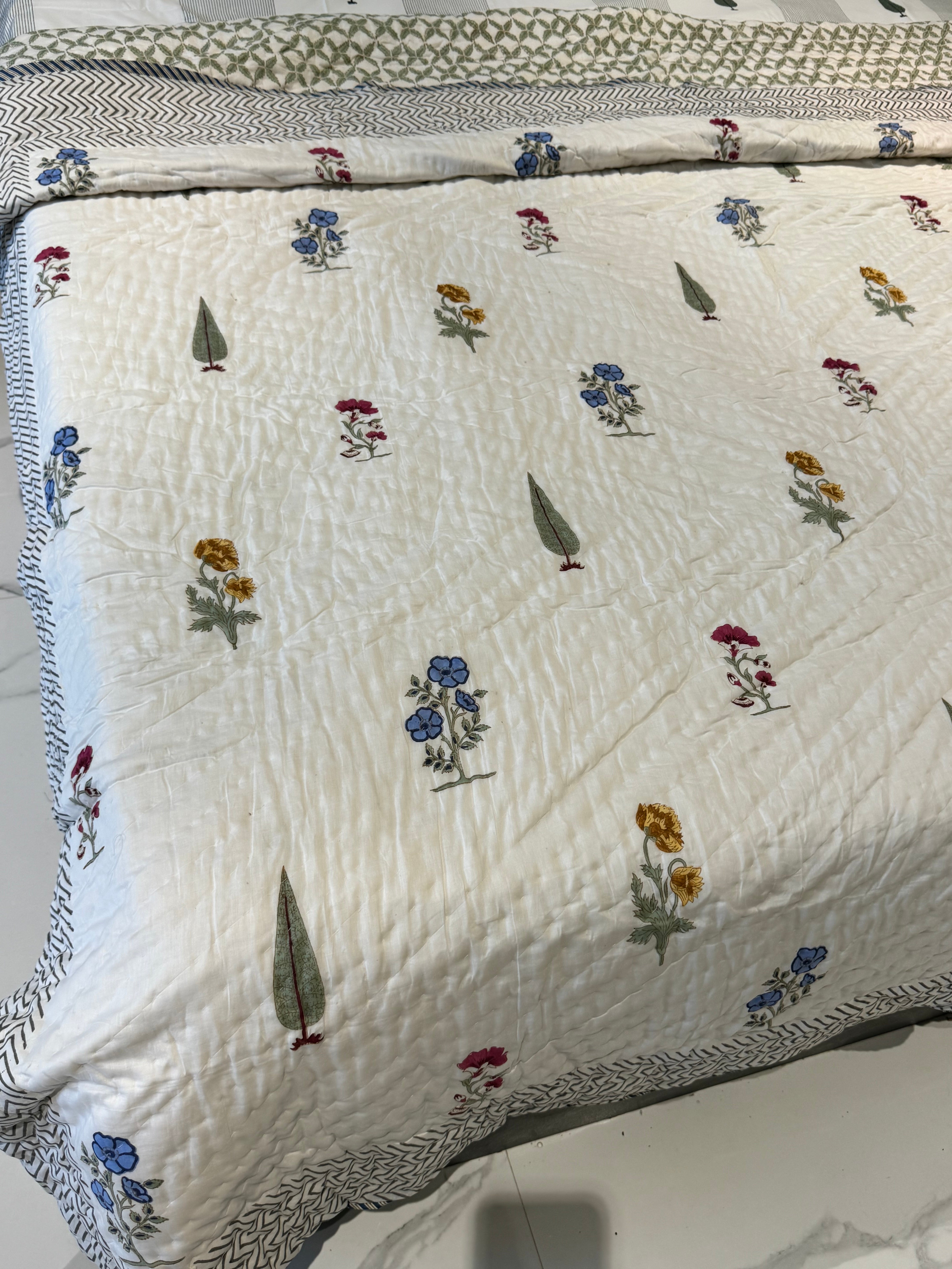 PRAGATI HAND BLOCK PRINTED REVERSIBLE MULMUL QUILT