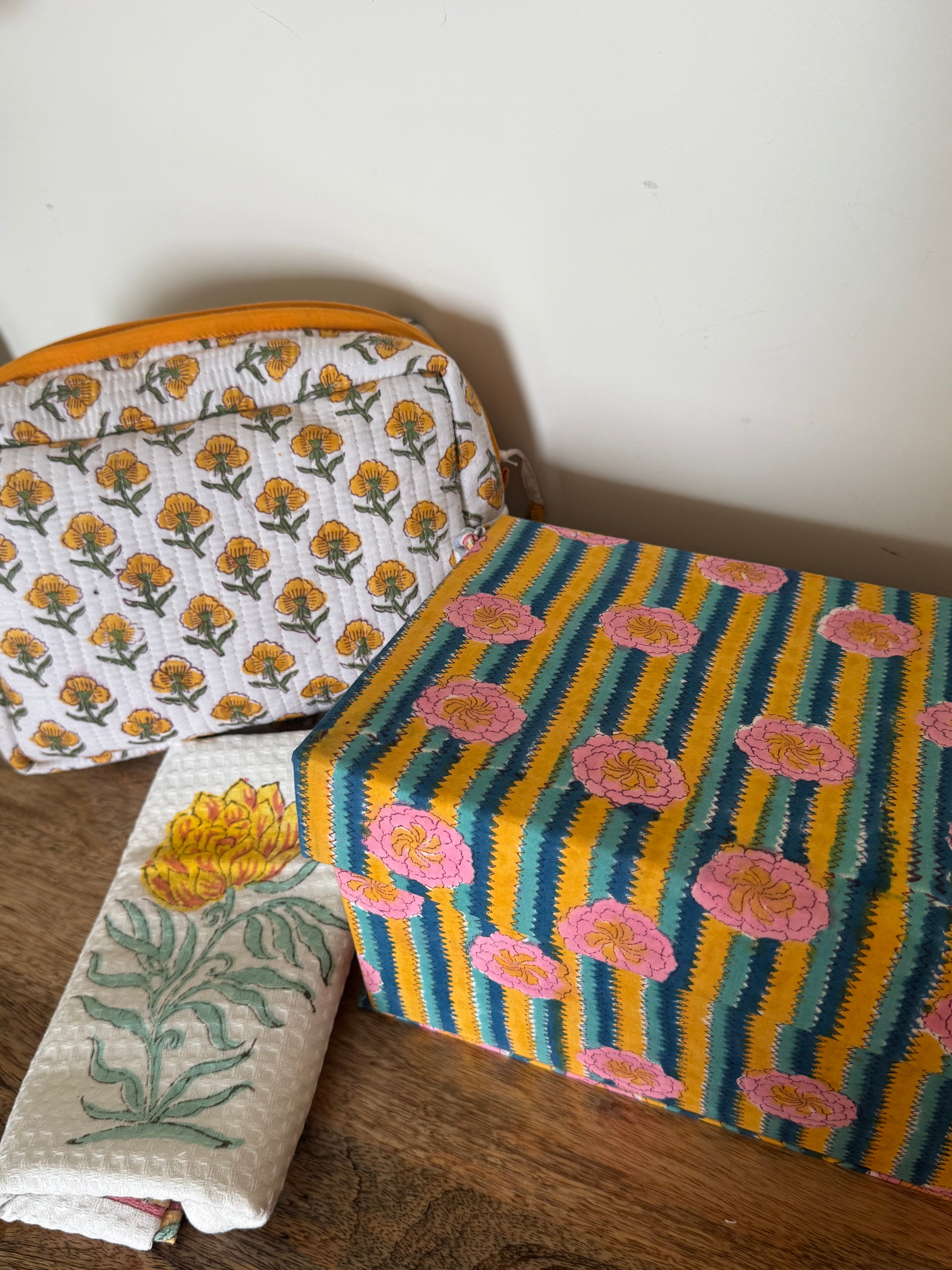 HANDBLOCK PRINTED GIFT BOX - BATH LINEN & TRAVEL POUCH