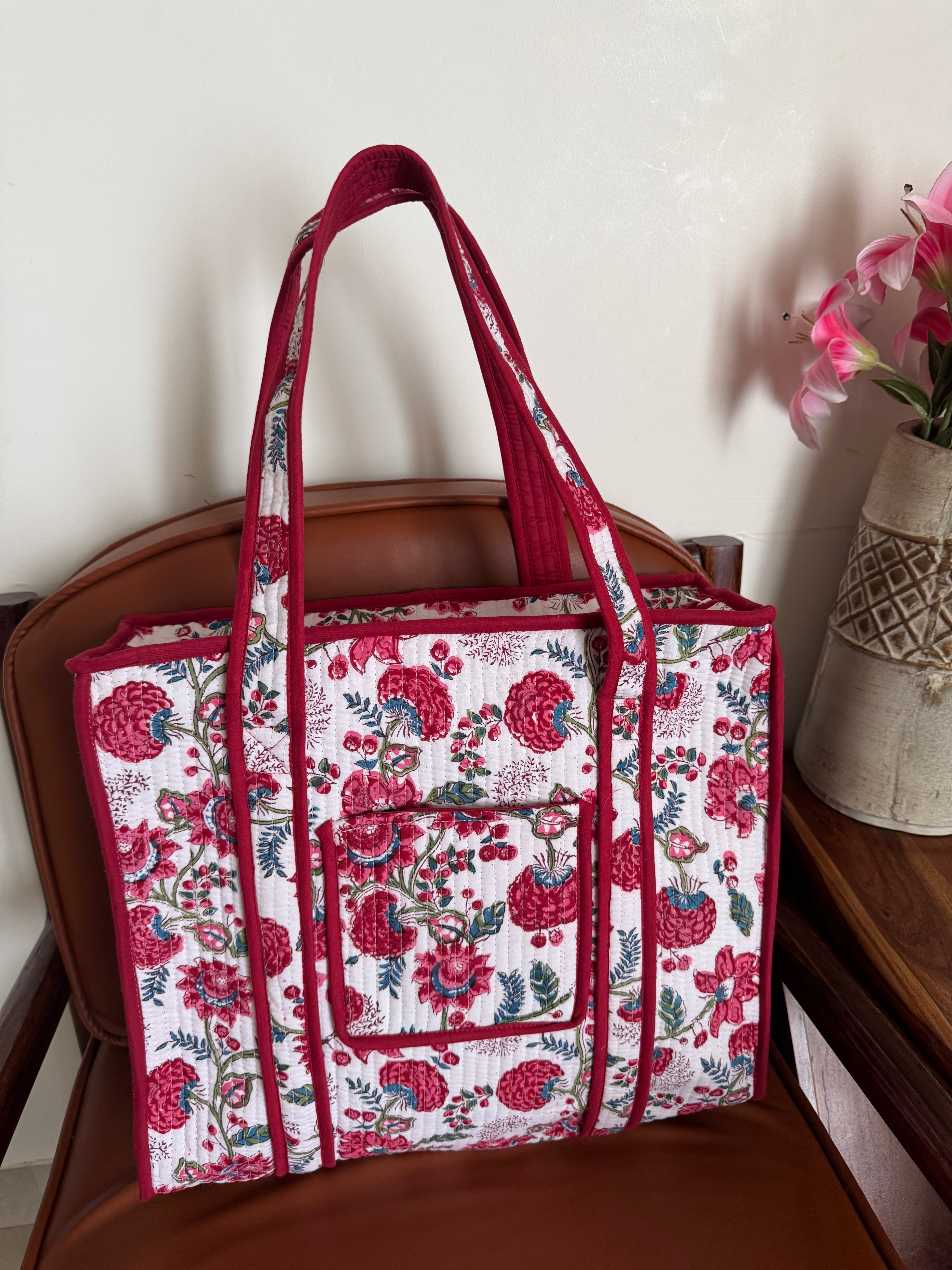 MEDIUM TOTE BAG WITH THREE POCKETS