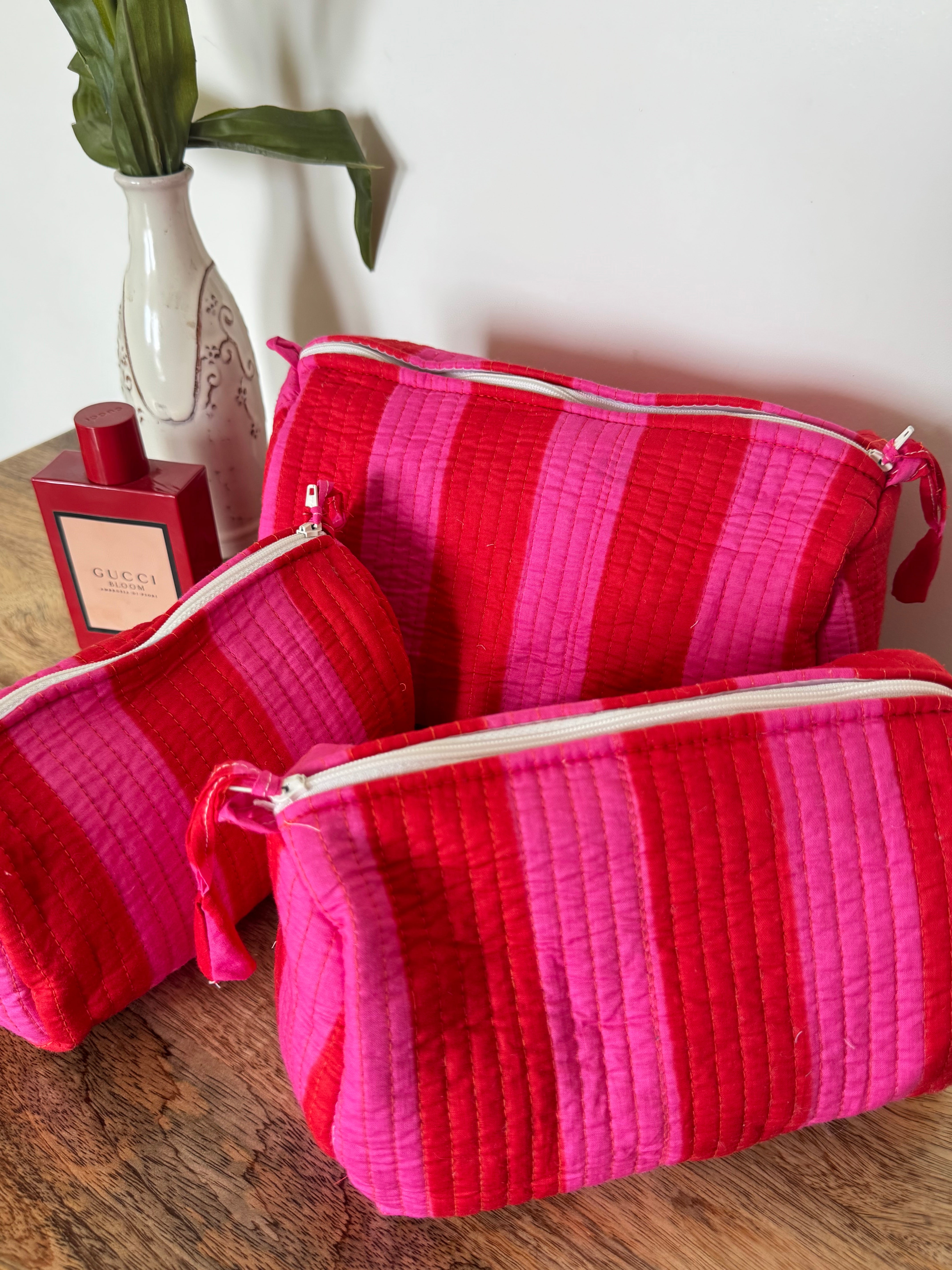 SET OF THREE MULTI PURPOSE TOILETRY BAGS