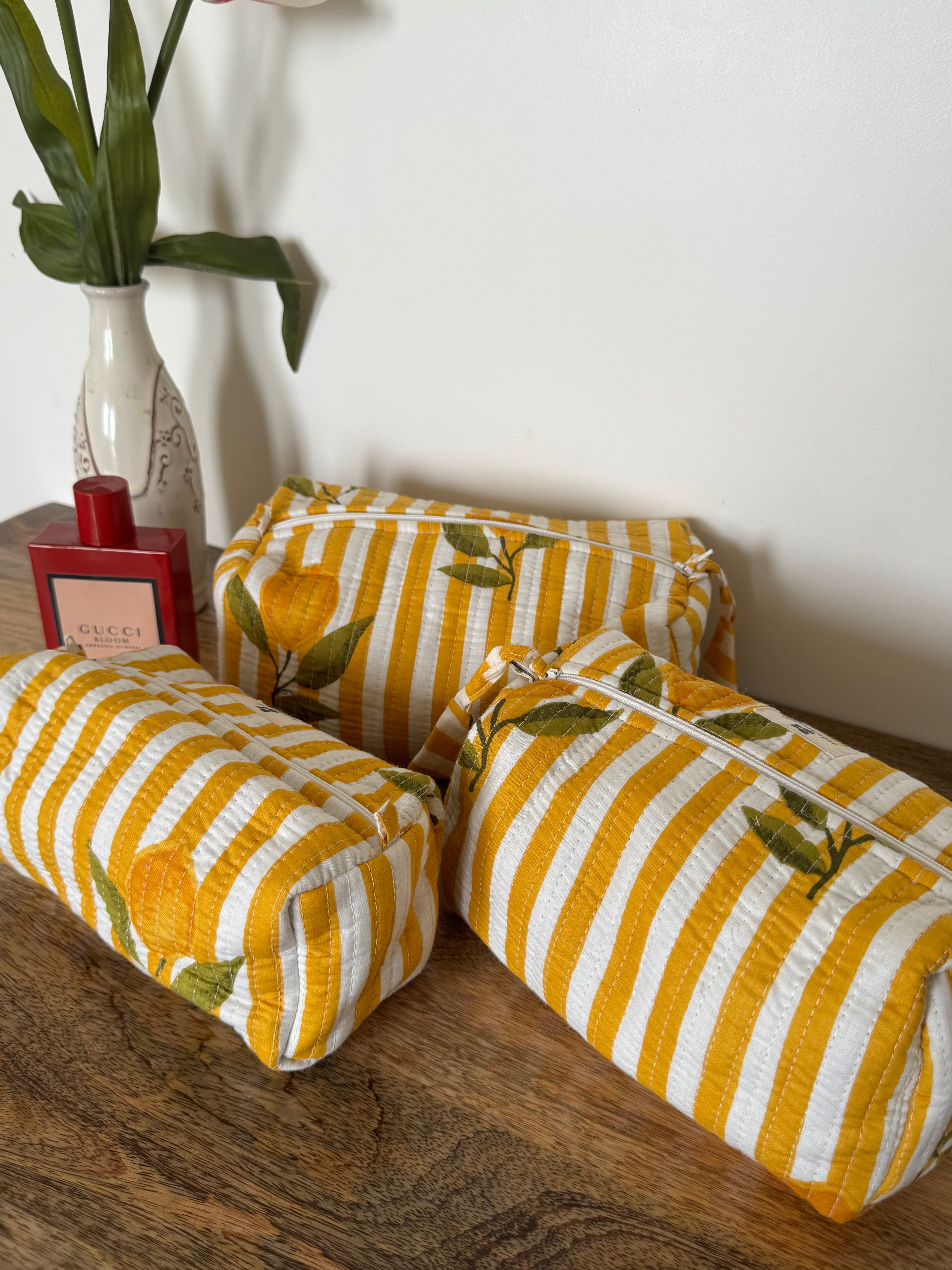 SET OF THREE MULTI PURPOSE TOILETRY BAGS