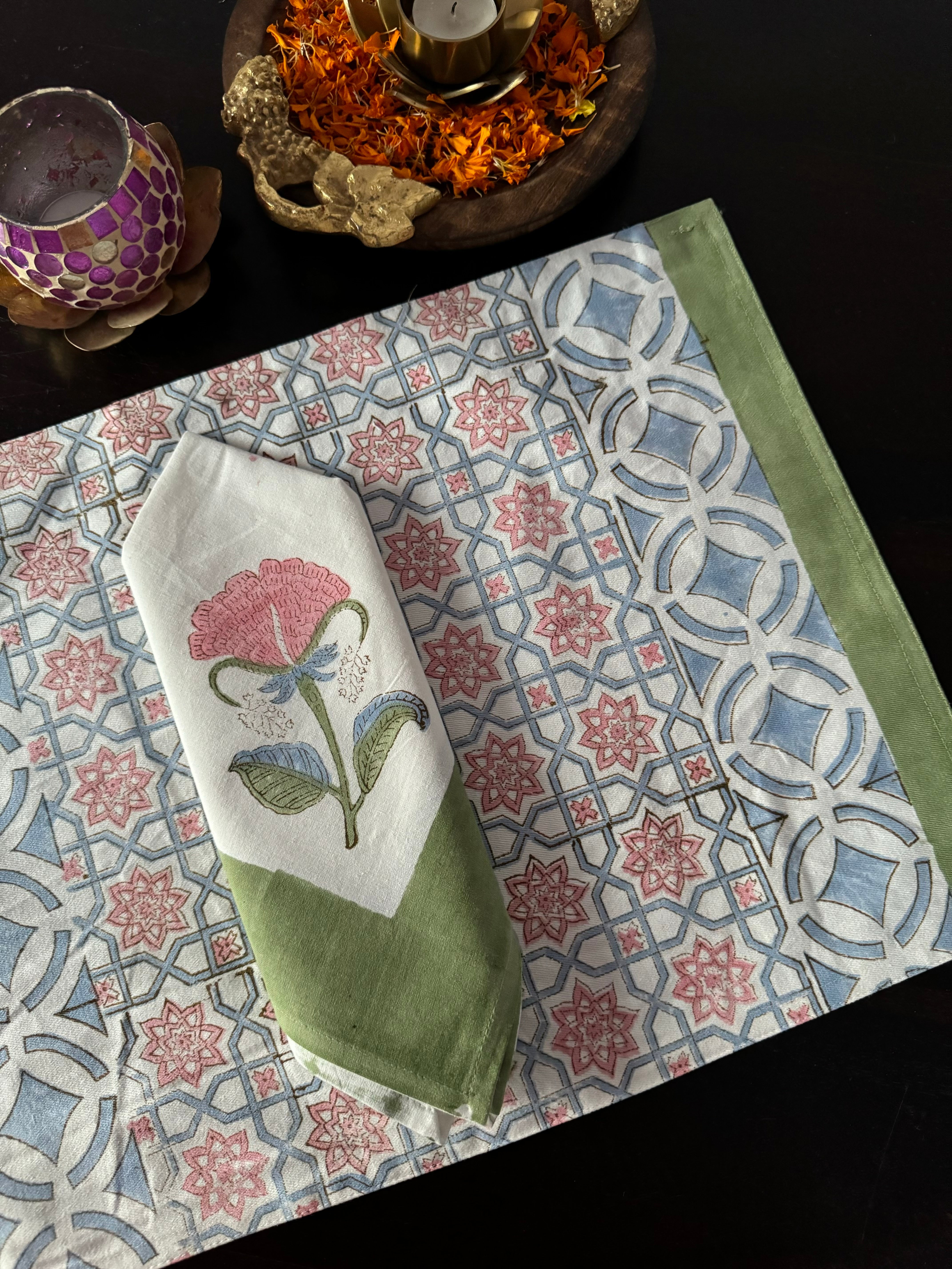 A PAIR HANDBLOCK PRINTED TABLE MAT AND NAPKIN SET