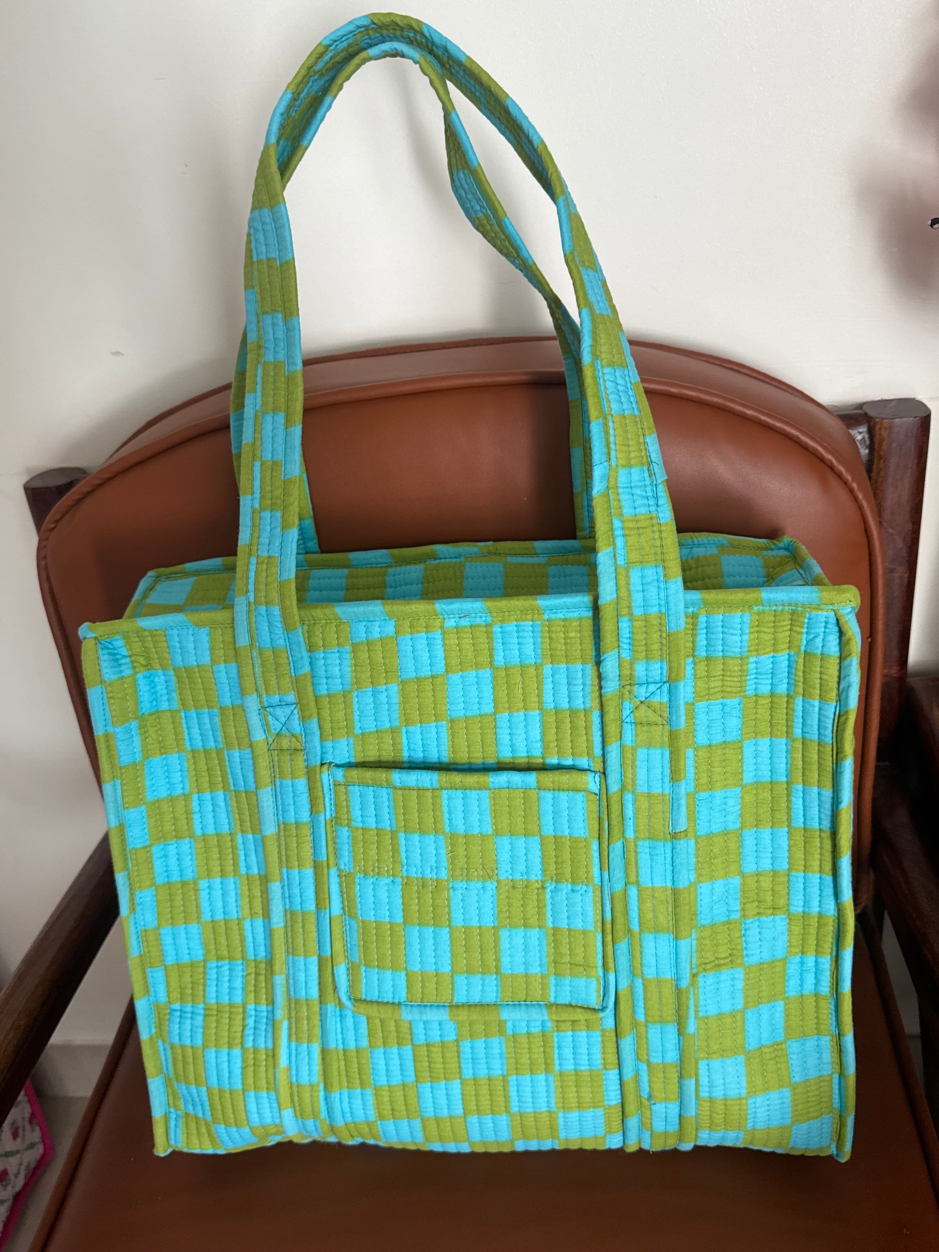 MEDIUM TOTE BAG WITH THREE POCKETS