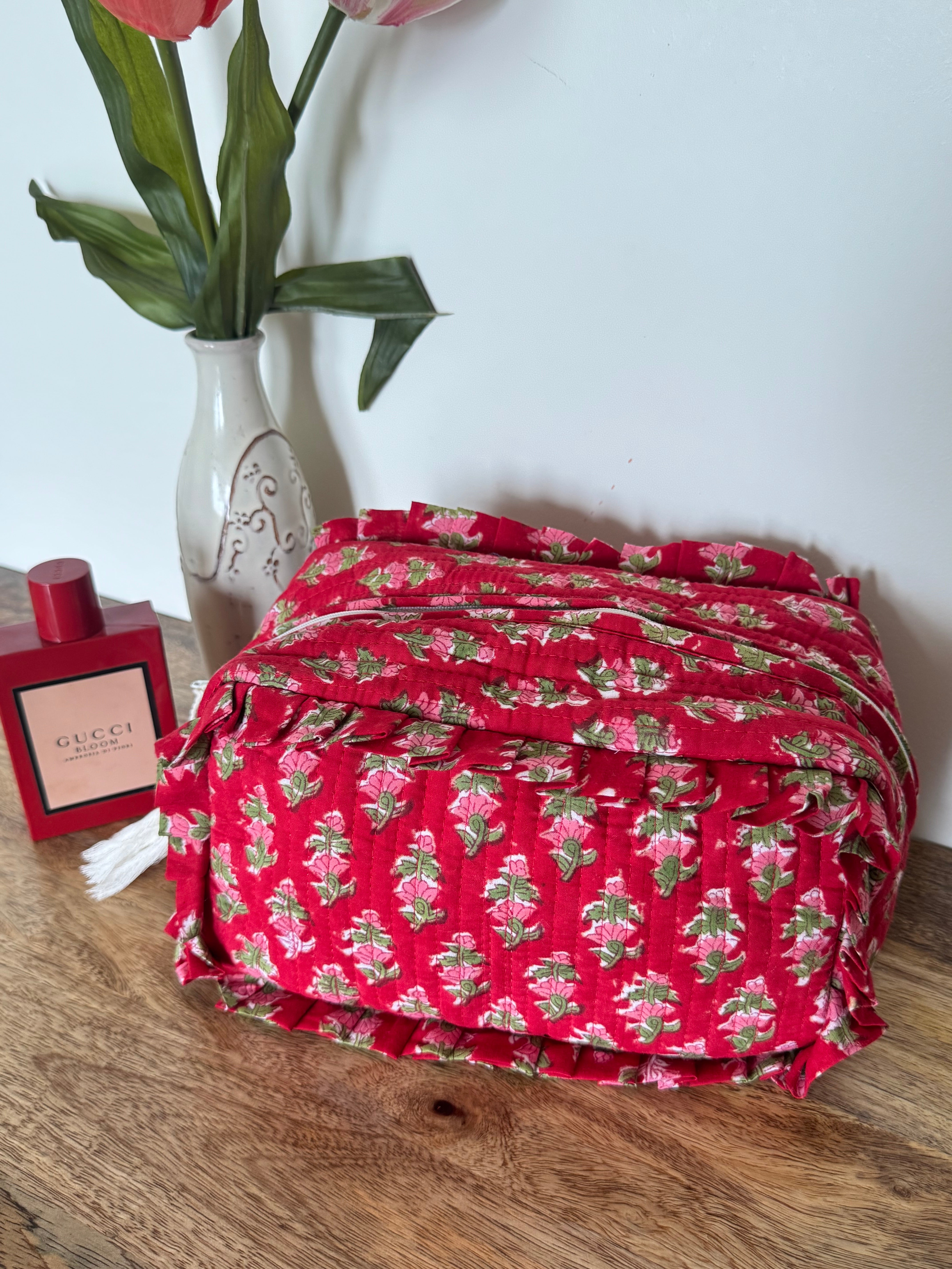 FRILL TOILETRY BAG