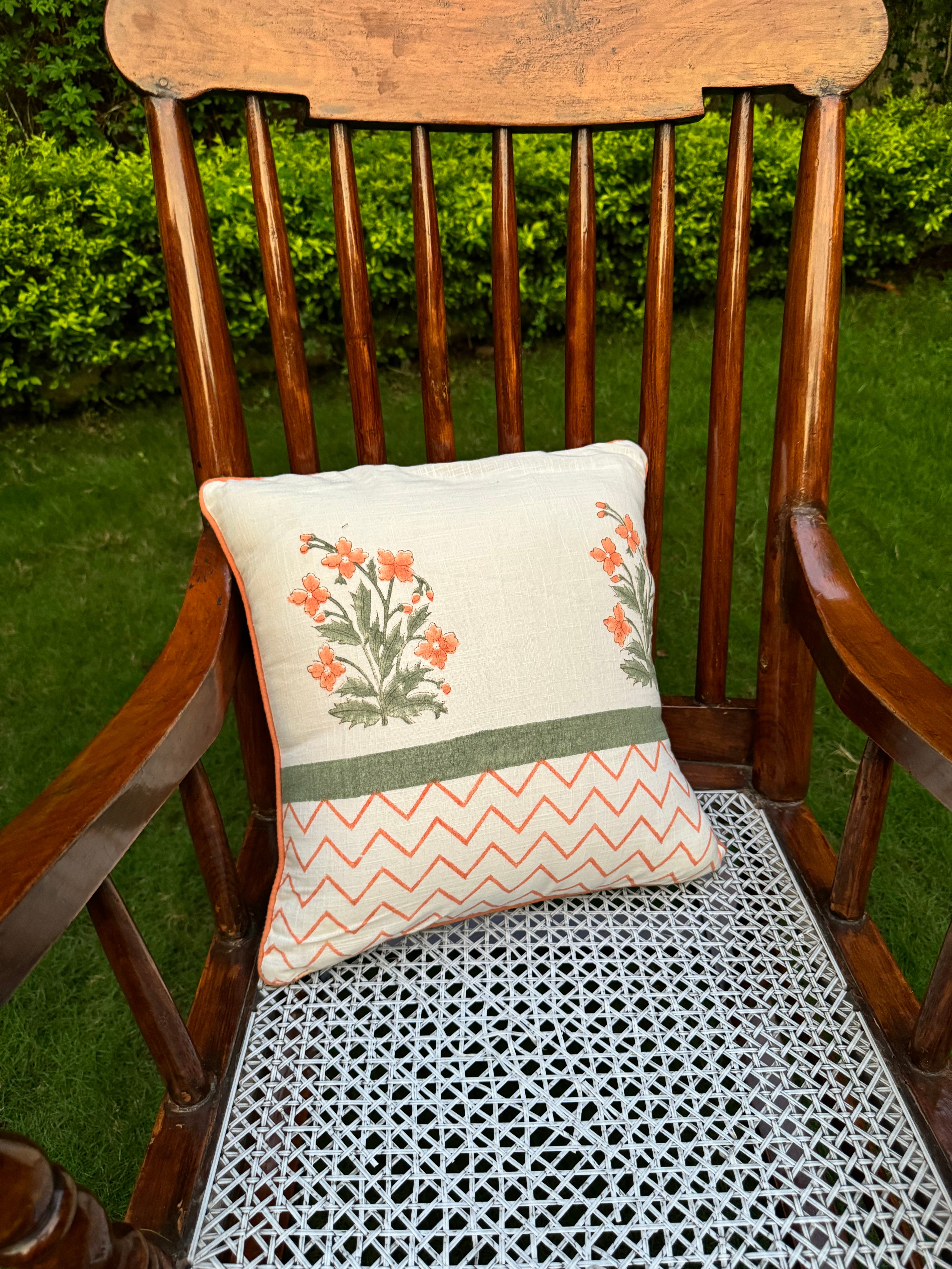 A PAIR OF HANDBLOCK PRINTED 16*16 INCHES CUSHION COVER