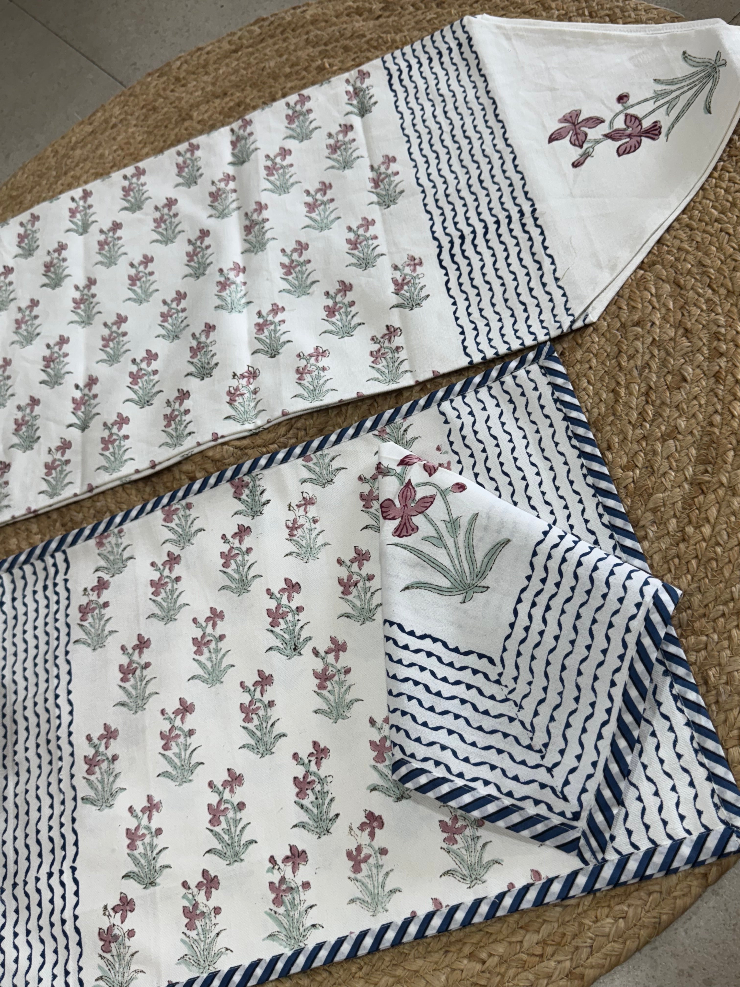 SIX SEATER TABLE RUNNER , SIX MATS AND SIX NAPKIN SET