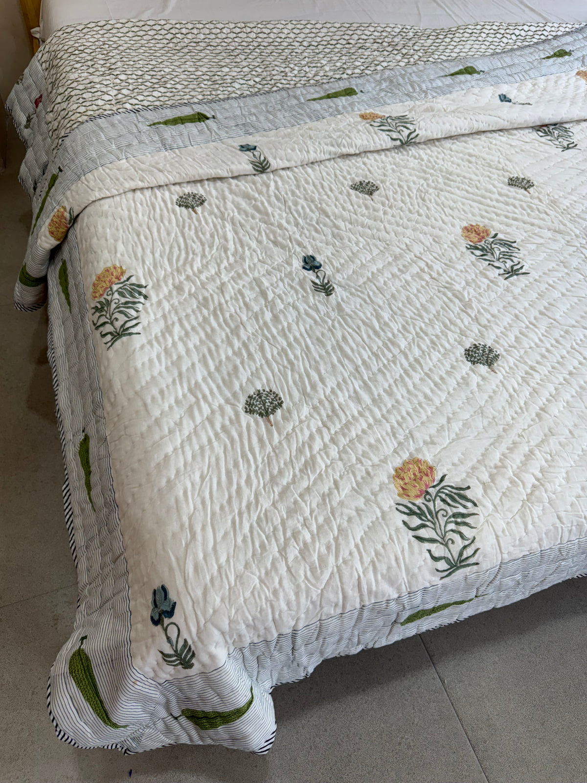HAND BLOCK PRINTED REVERSIBLE QUILT (DOUBLE BED)