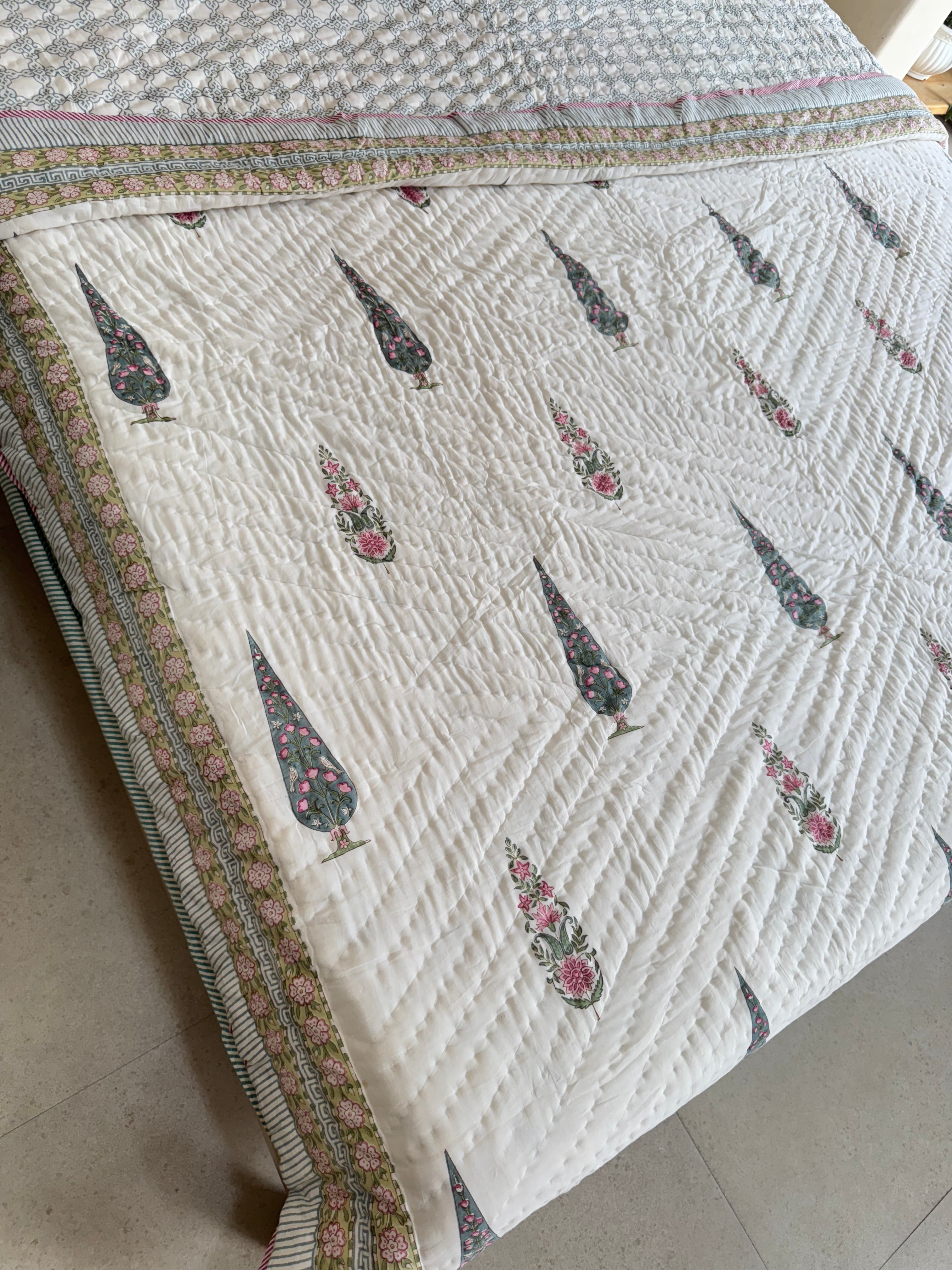 HAND BLOCK PRINTED REVERSIBLE QUILT (DOUBLE BED)
