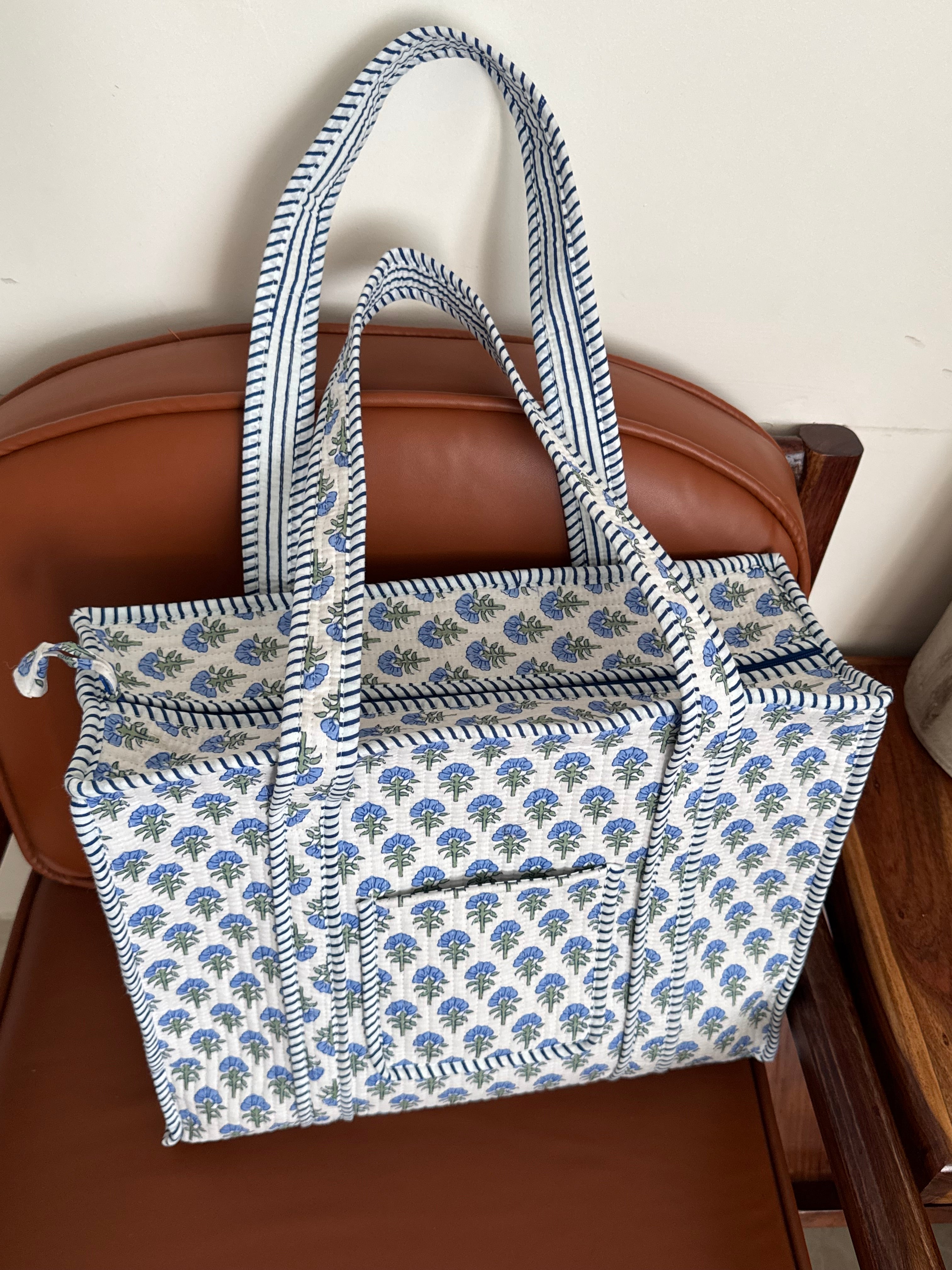 MEDIUM TOTE BAG WITH THREE POCKETS