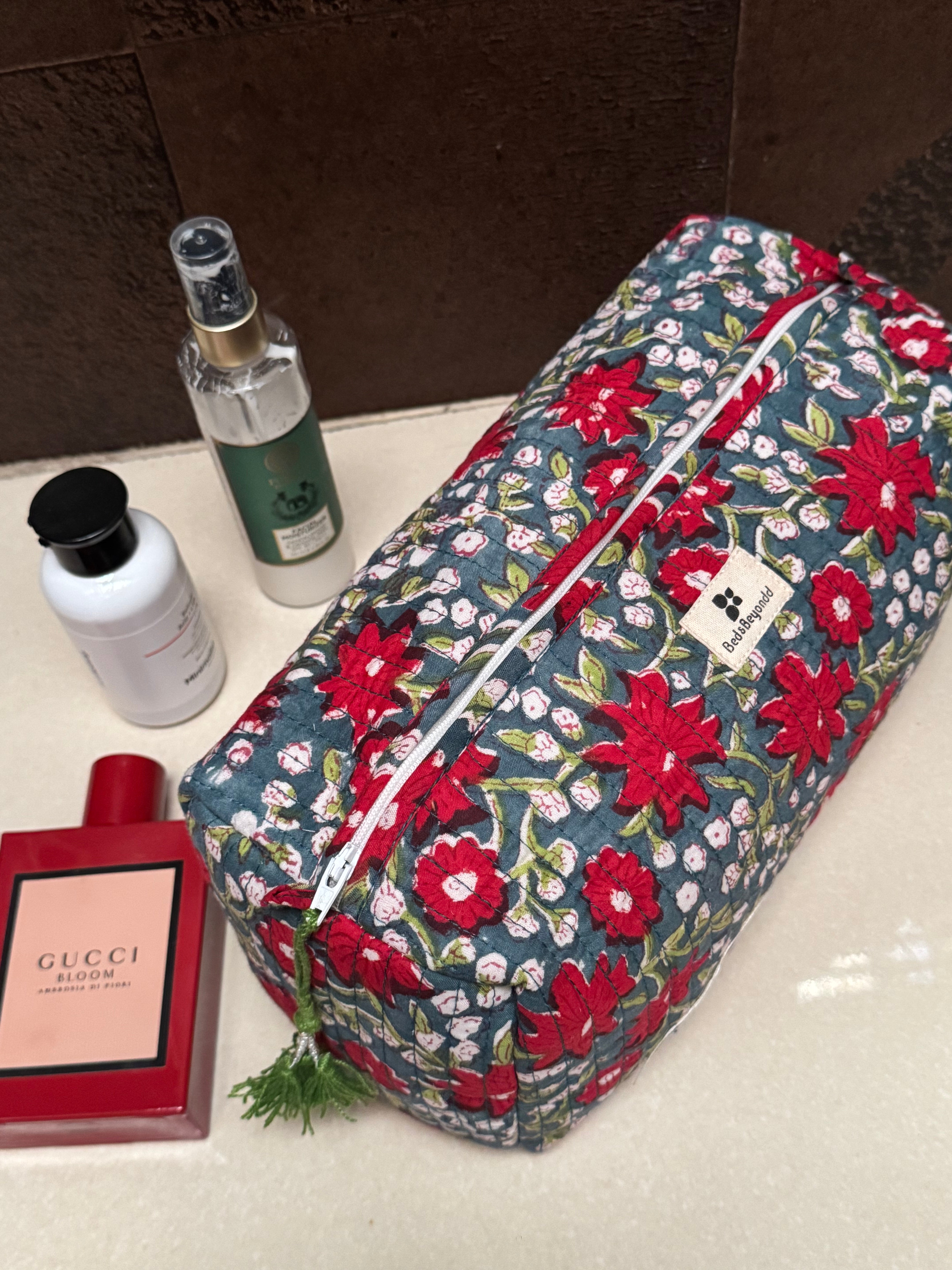 MULTI PURPOSE TOILETRY BAG