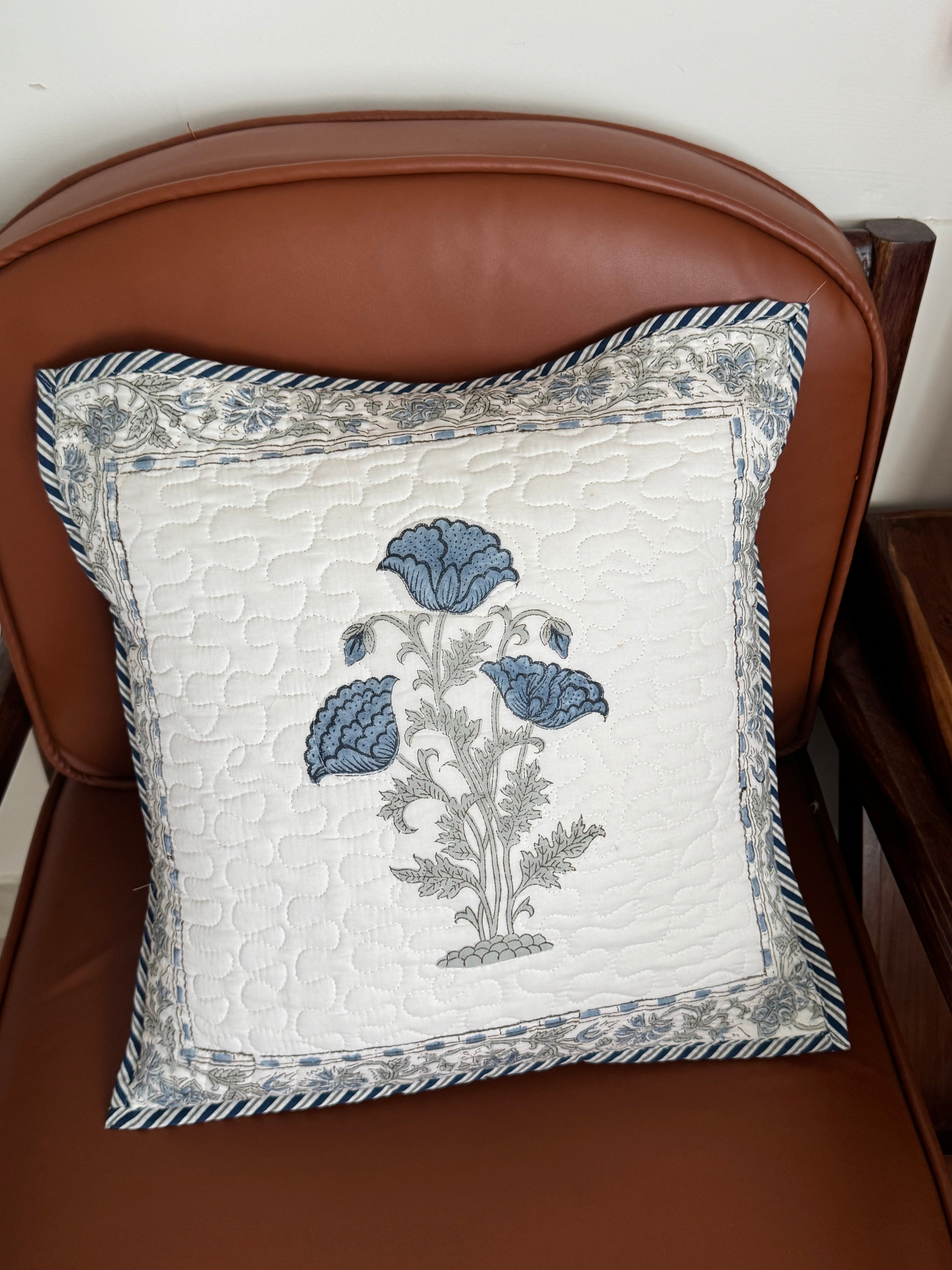 A PAIR OF QUILTED HANDBLOCK PRINTED 16*16 INCHES CUSHION