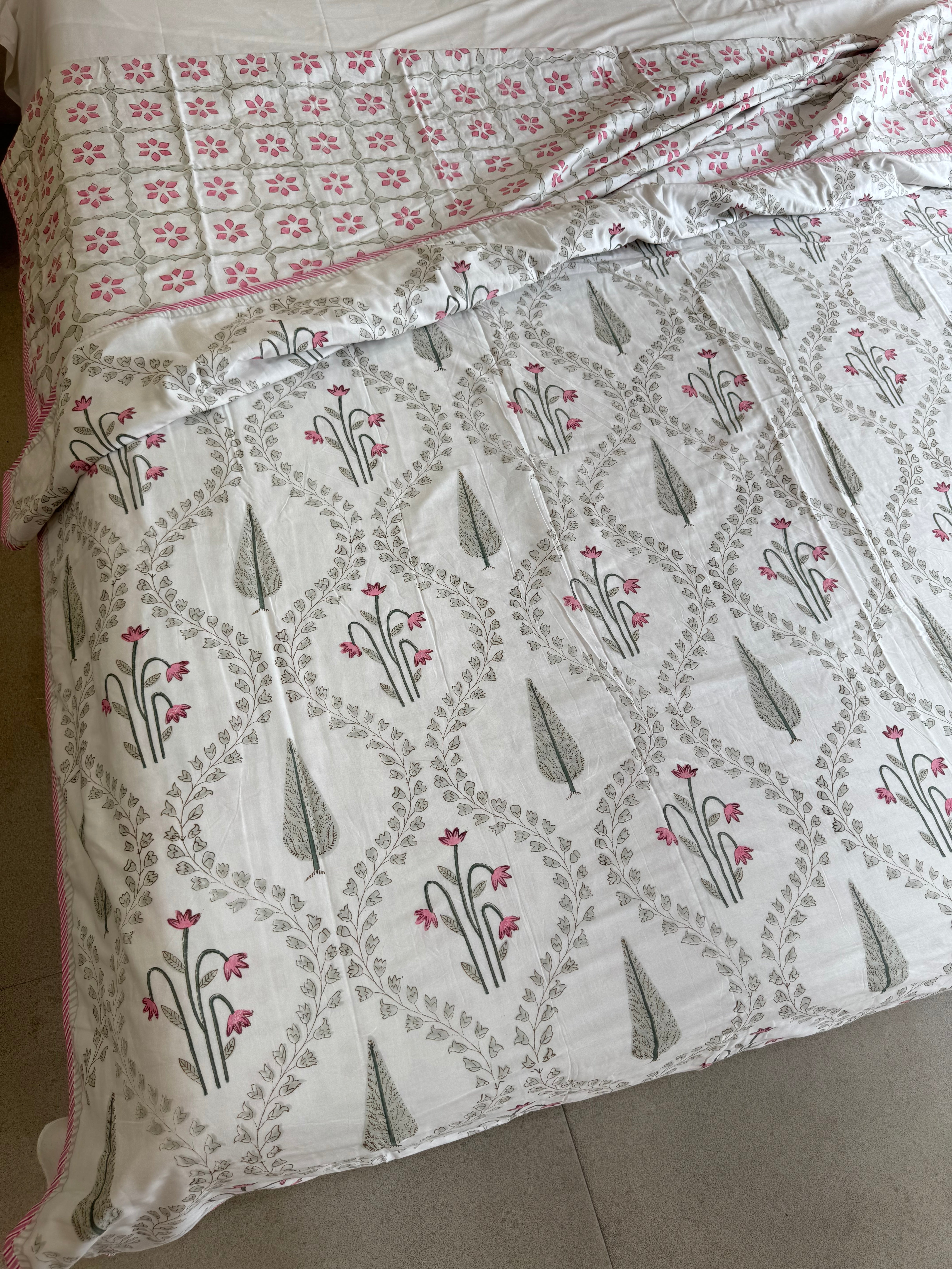 CREME BASE DOUBLE BED HANDBLOCK PRINTED REVERSIBLE MULMUL DOHAR