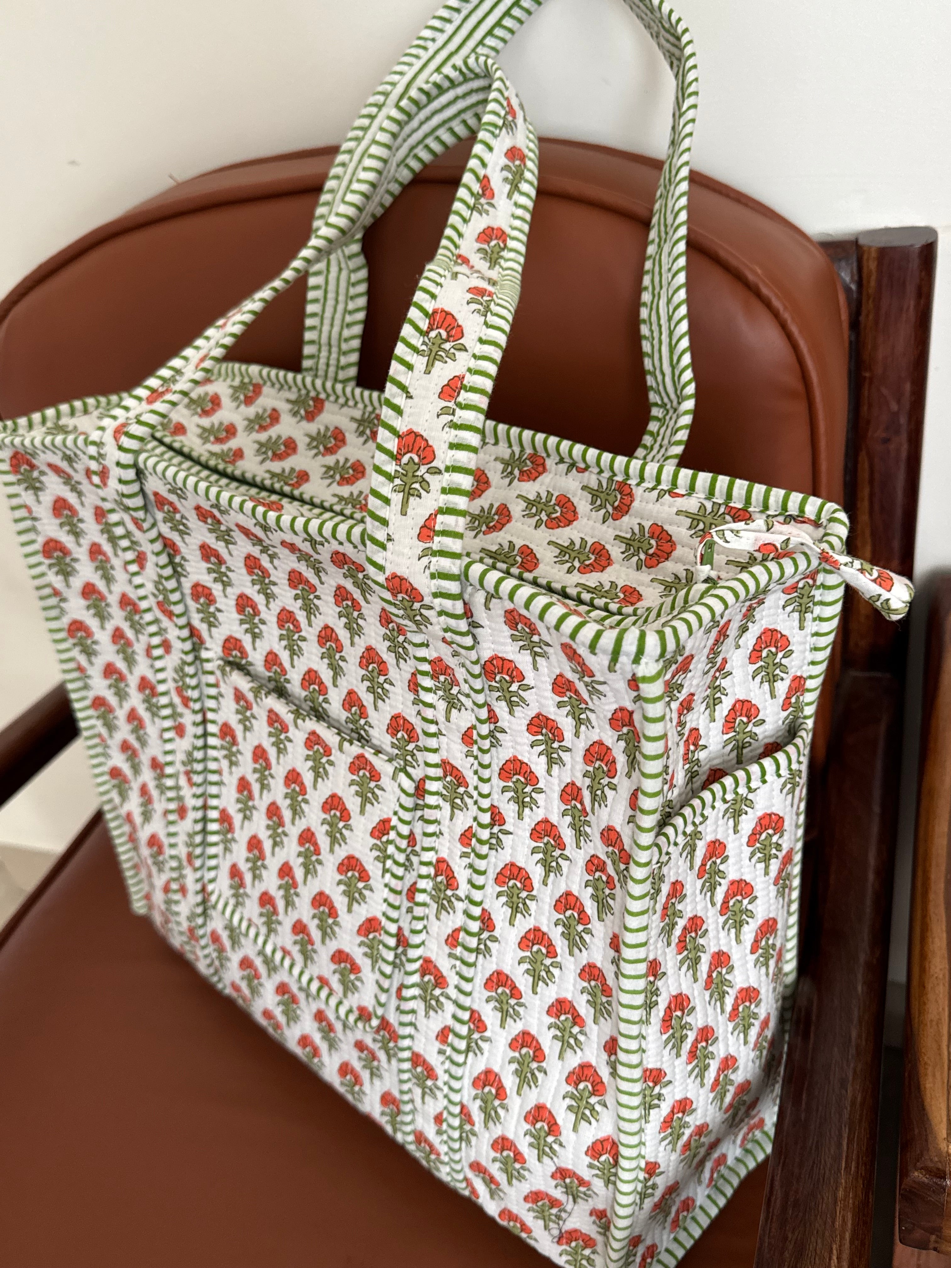 MEDIUM TOTE BAG WITH THREE POCKETS