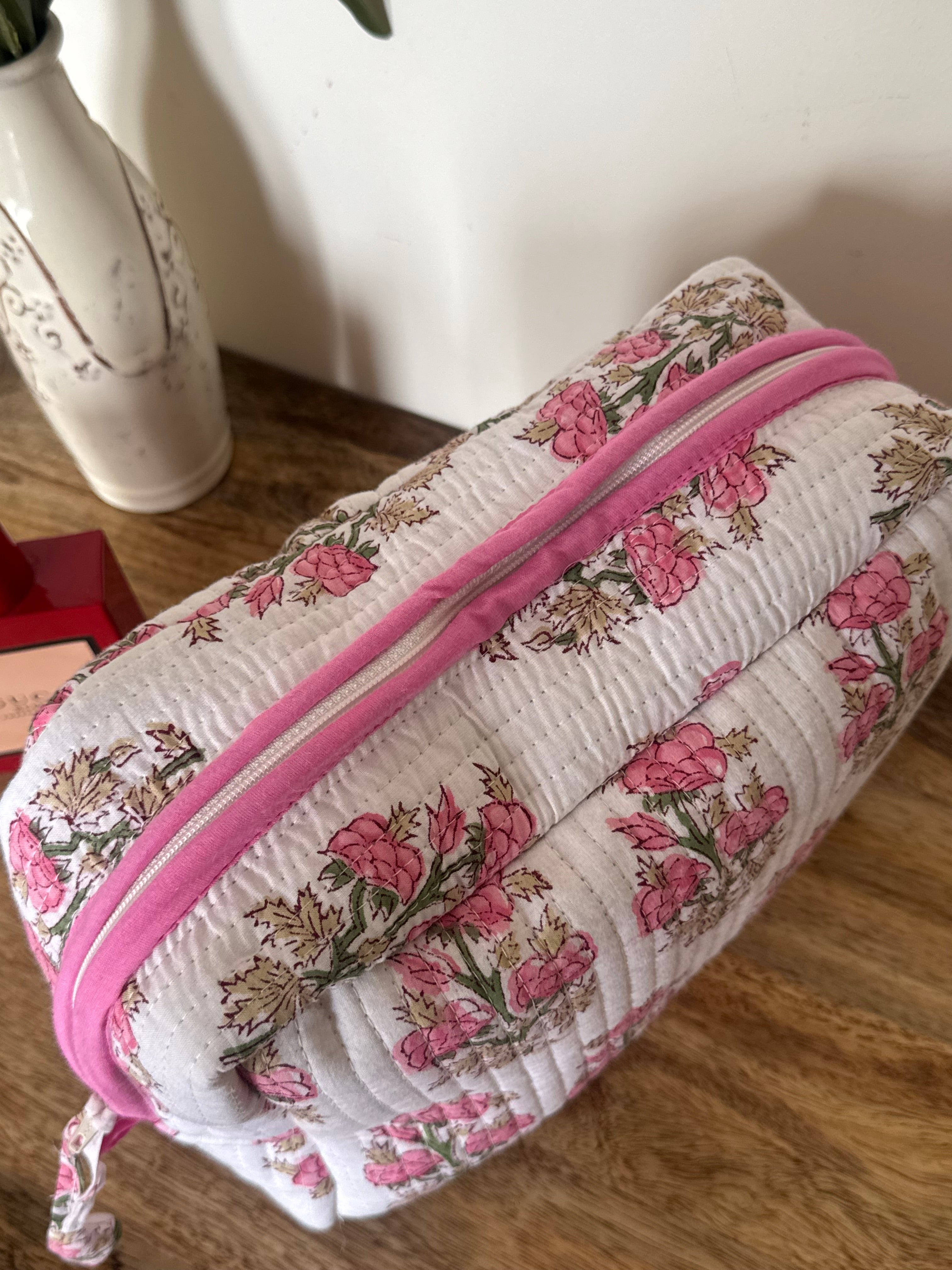 MULTI PURPOSE TOILETRY BAG