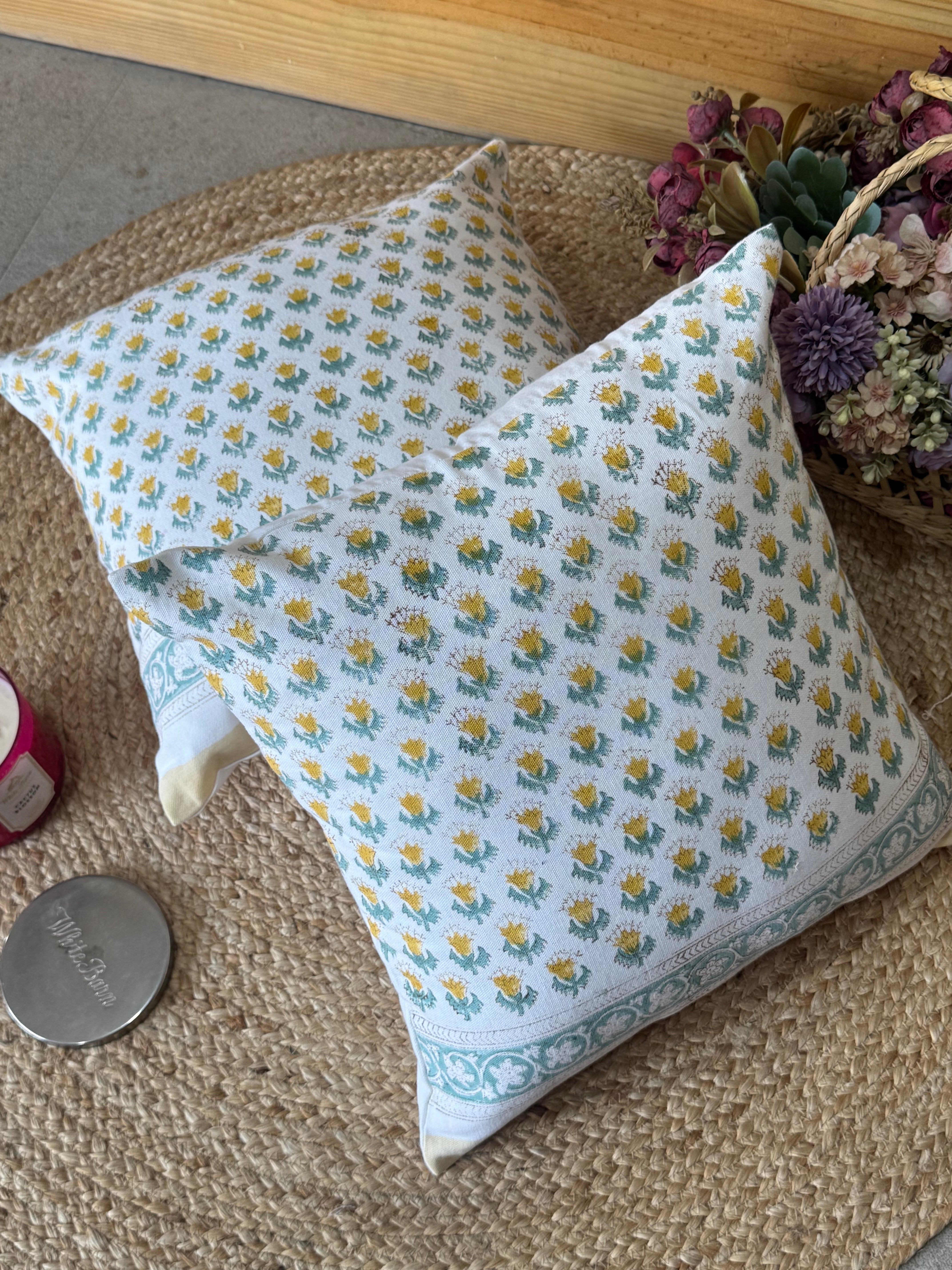 A PAIR OF HANDBLOCK PRINTED 16*16 INCHES CUSHION COVER