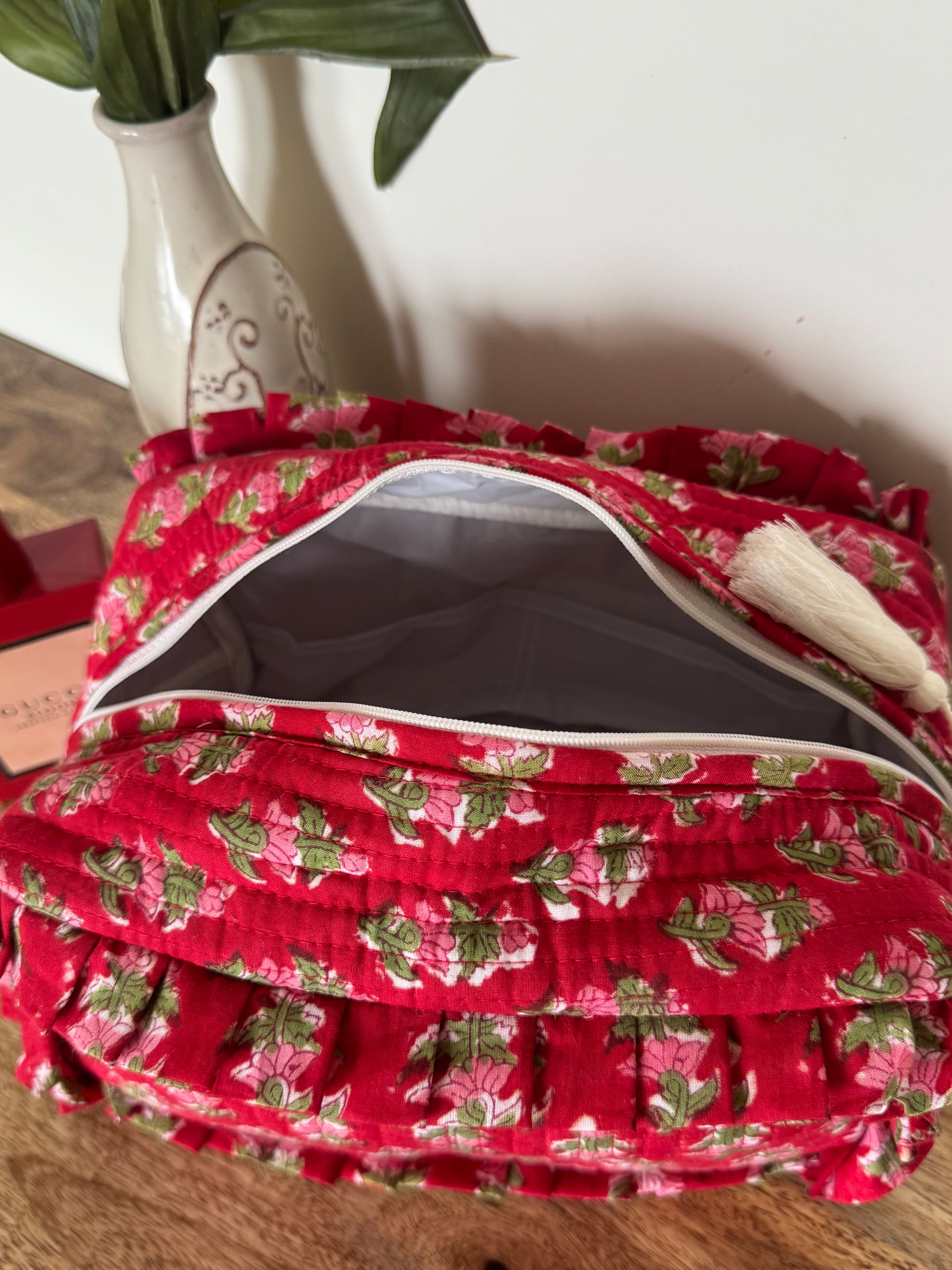 FRILL TOILETRY BAG