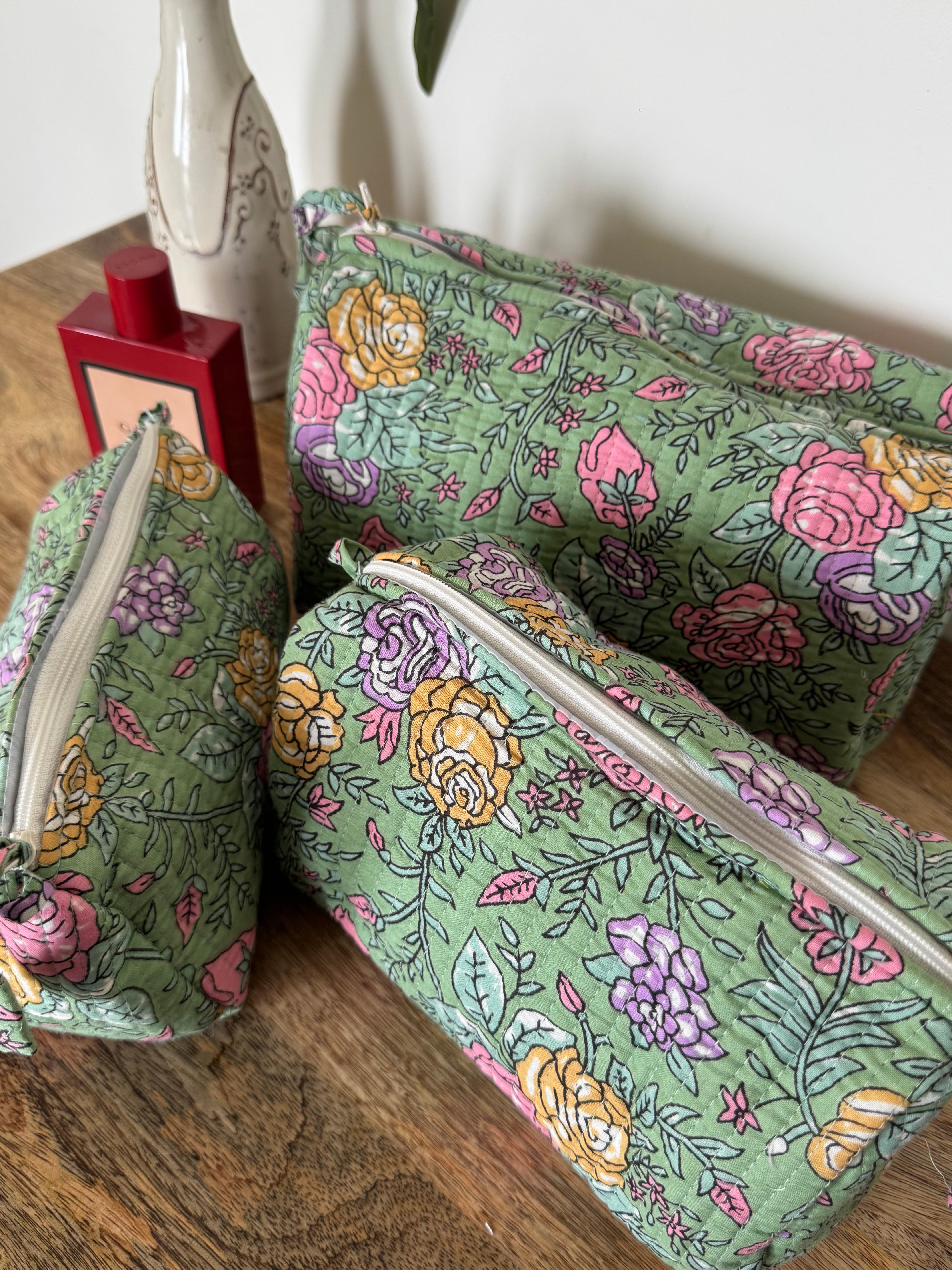 SET OF THREE MULTI PURPOSE TOILETRY BAGS