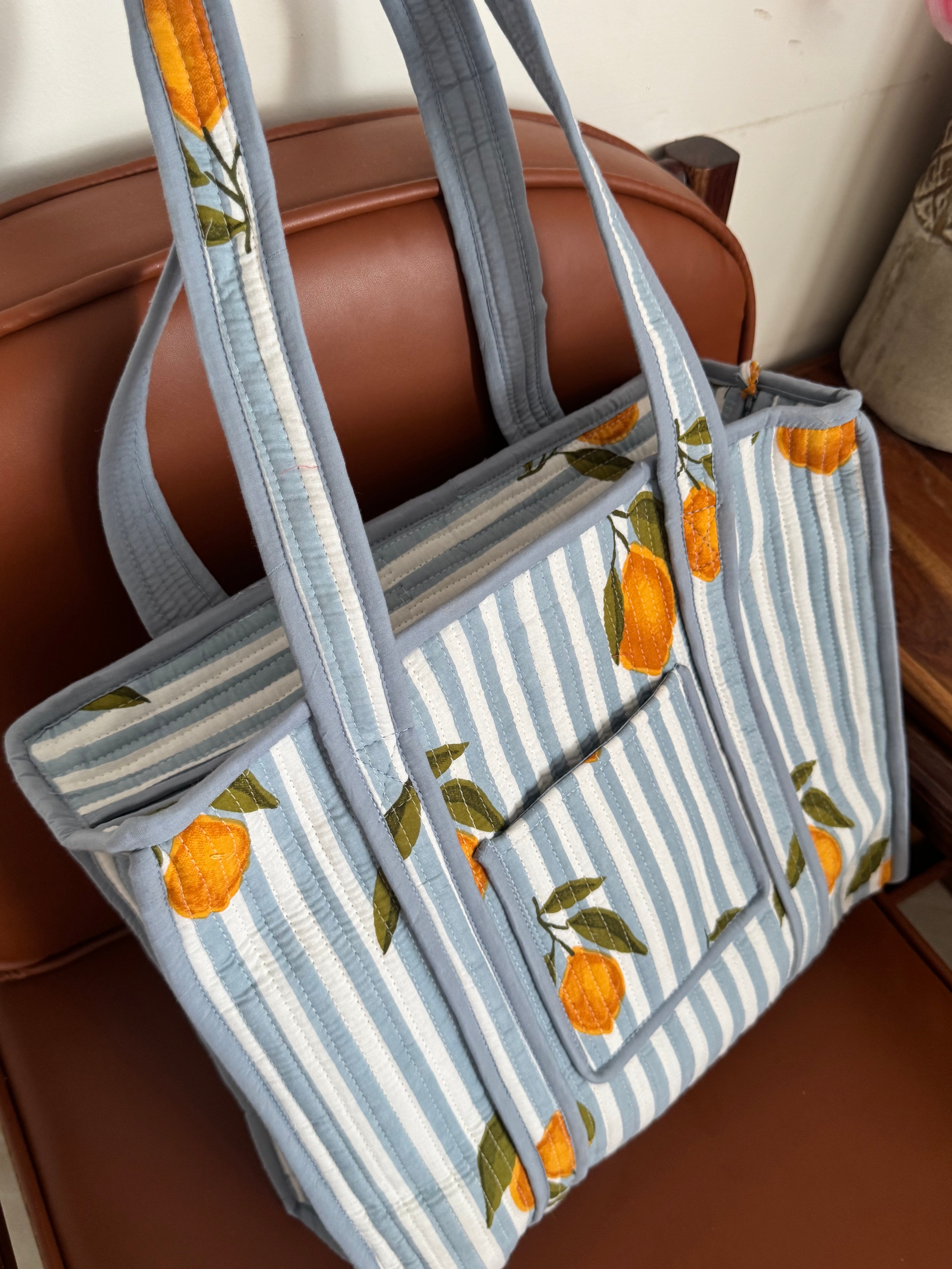 MEDIUM TOTE BAG WITH THREE POCKETS