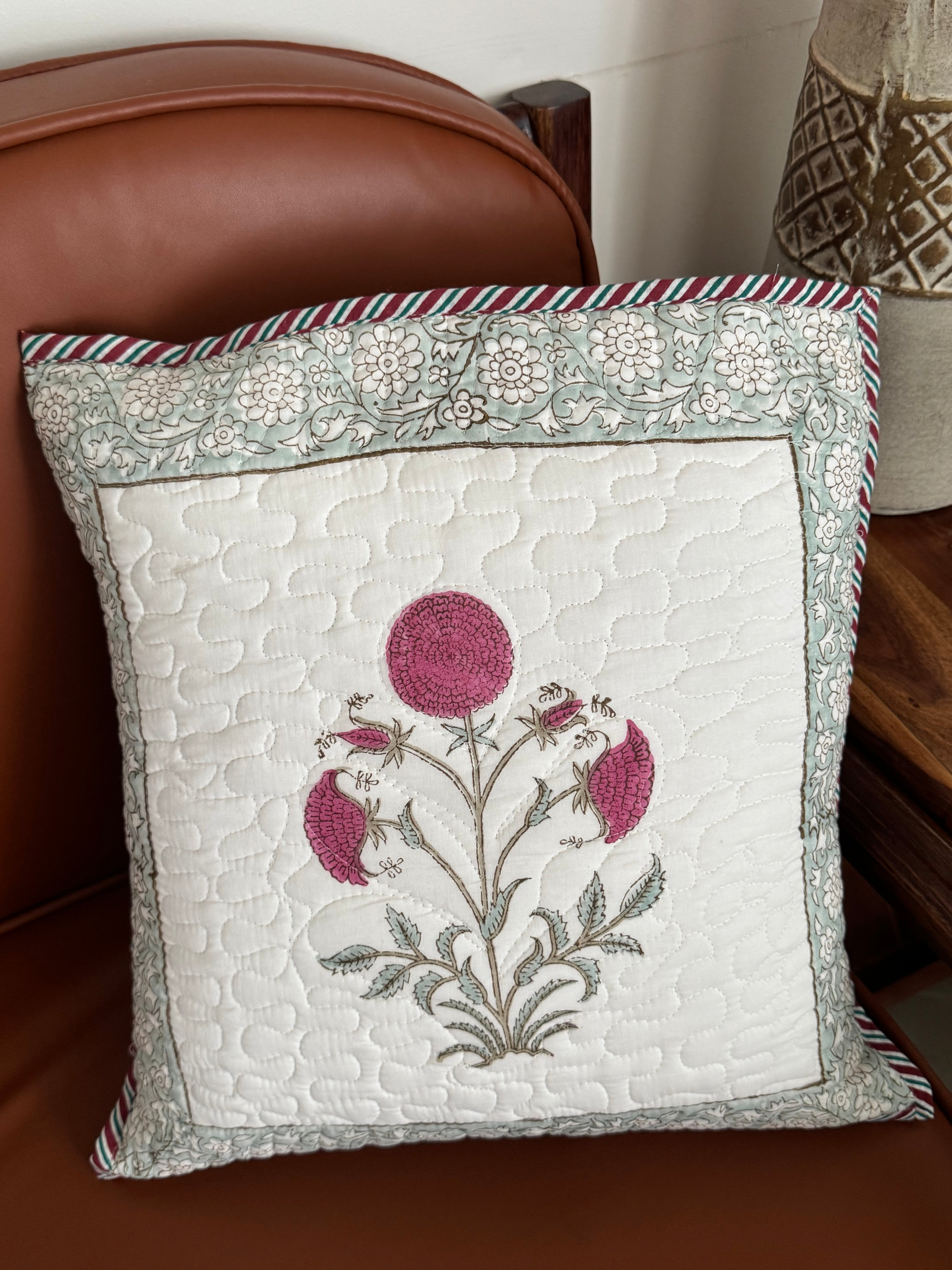 A PAIR OF QUILTED HANDBLOCK PRINTED 16*16 INCHES CUSHION