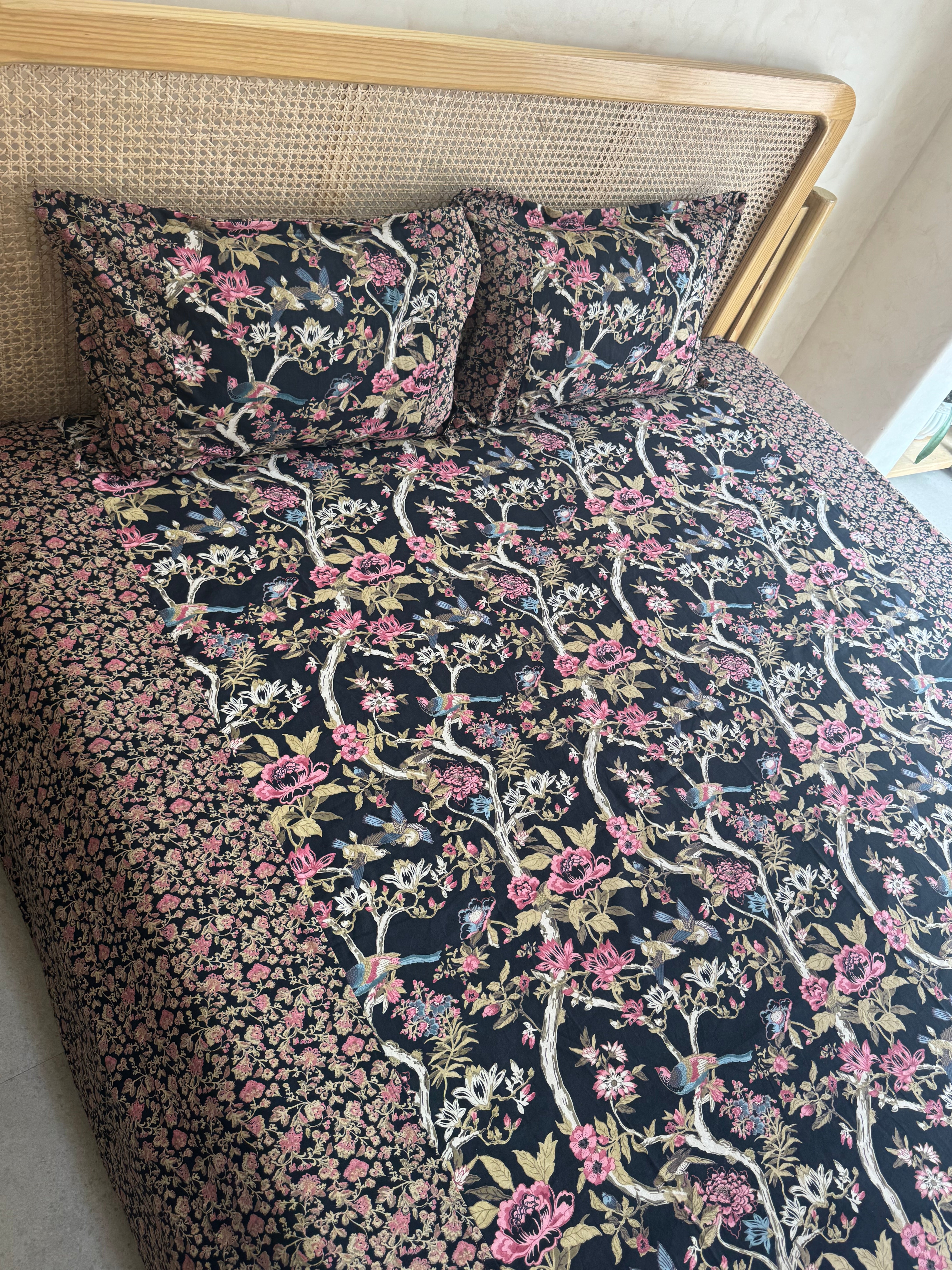 KANAK BEDSHEET WITH TWO PILLOW CASES