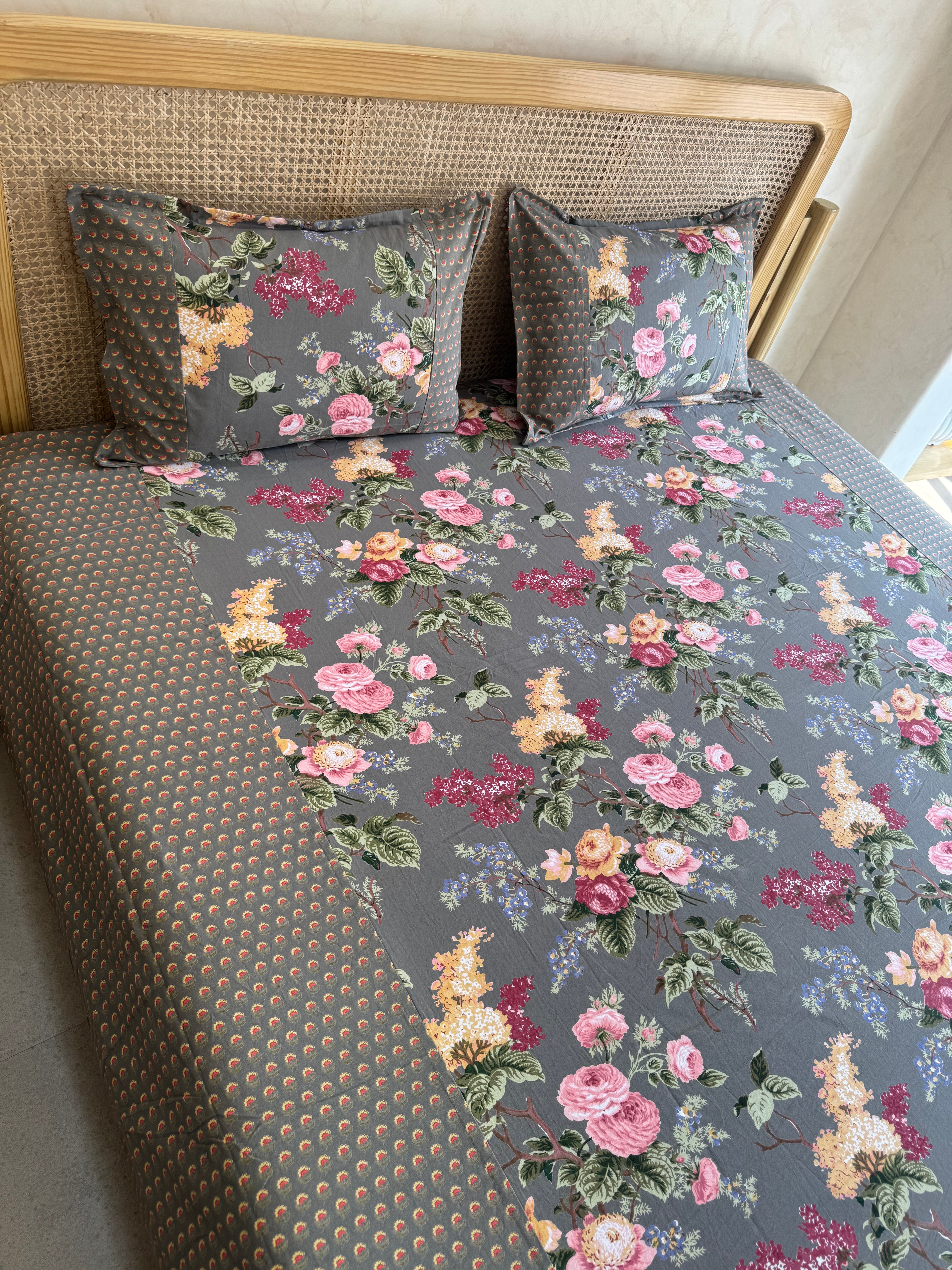 KANAK BEDSHEET WITH TWO PILLOW CASES