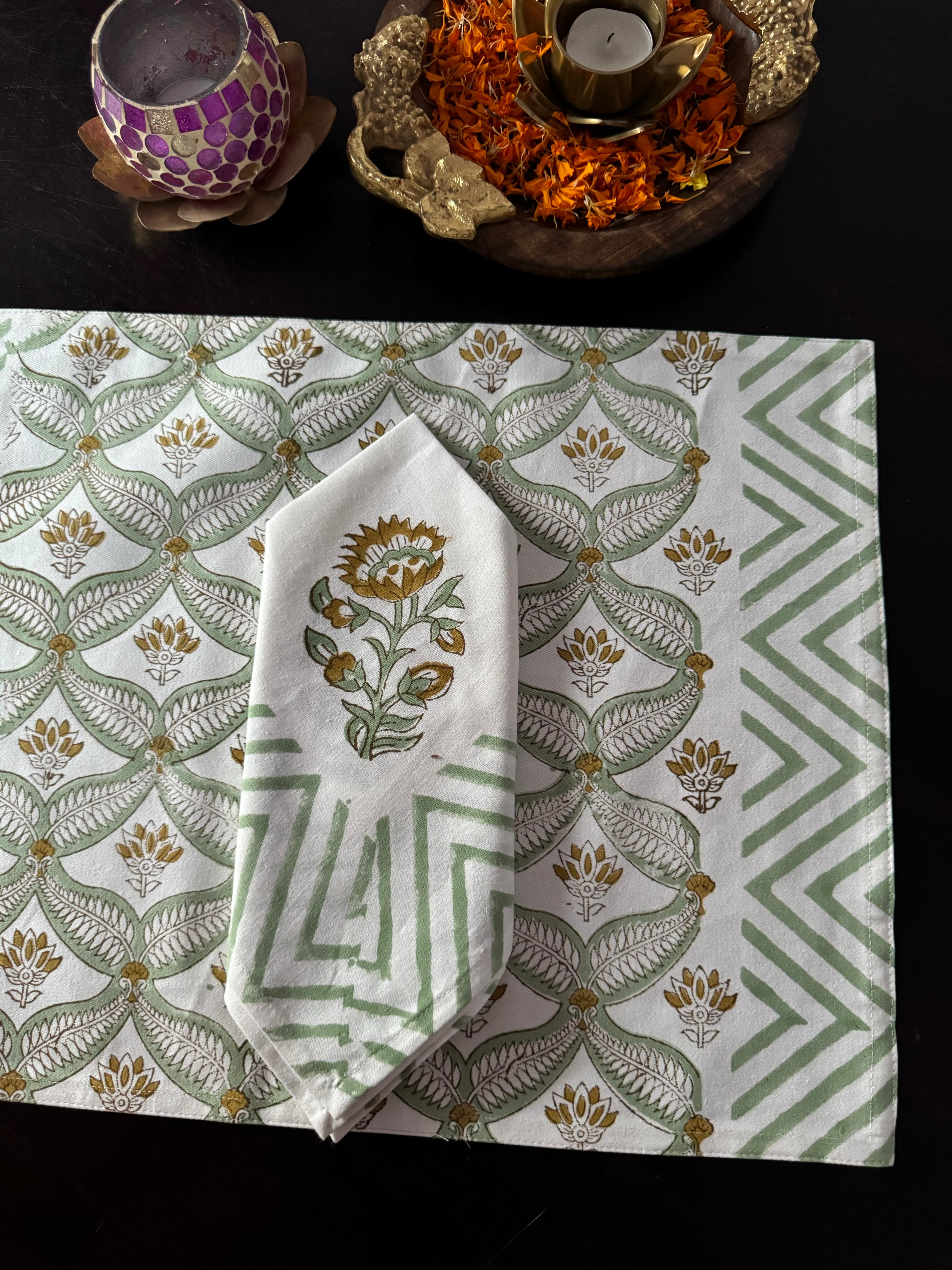 A PAIR HANDBLOCK PRINTED TABLE MAT AND NAPKIN SET